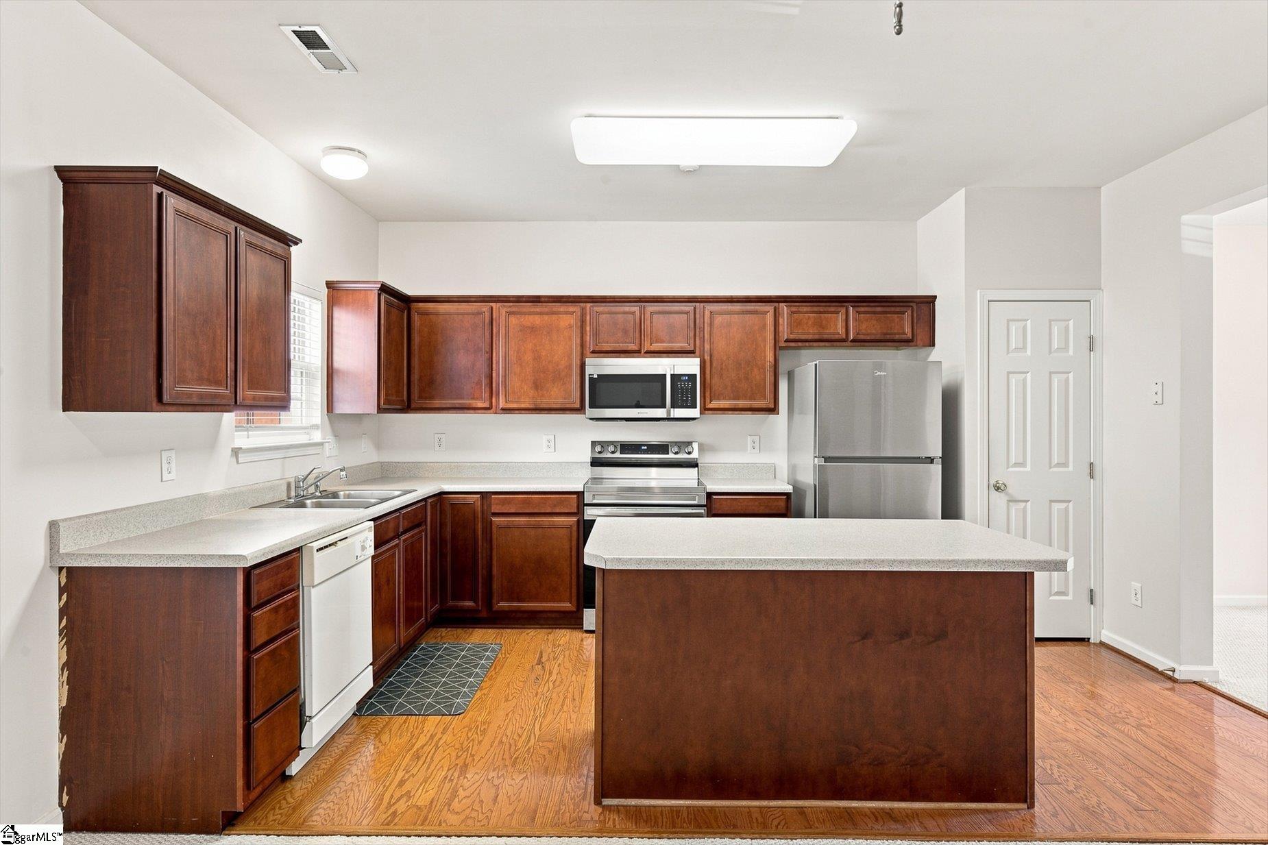 154 Spring Crossing Circle Property Photo 17