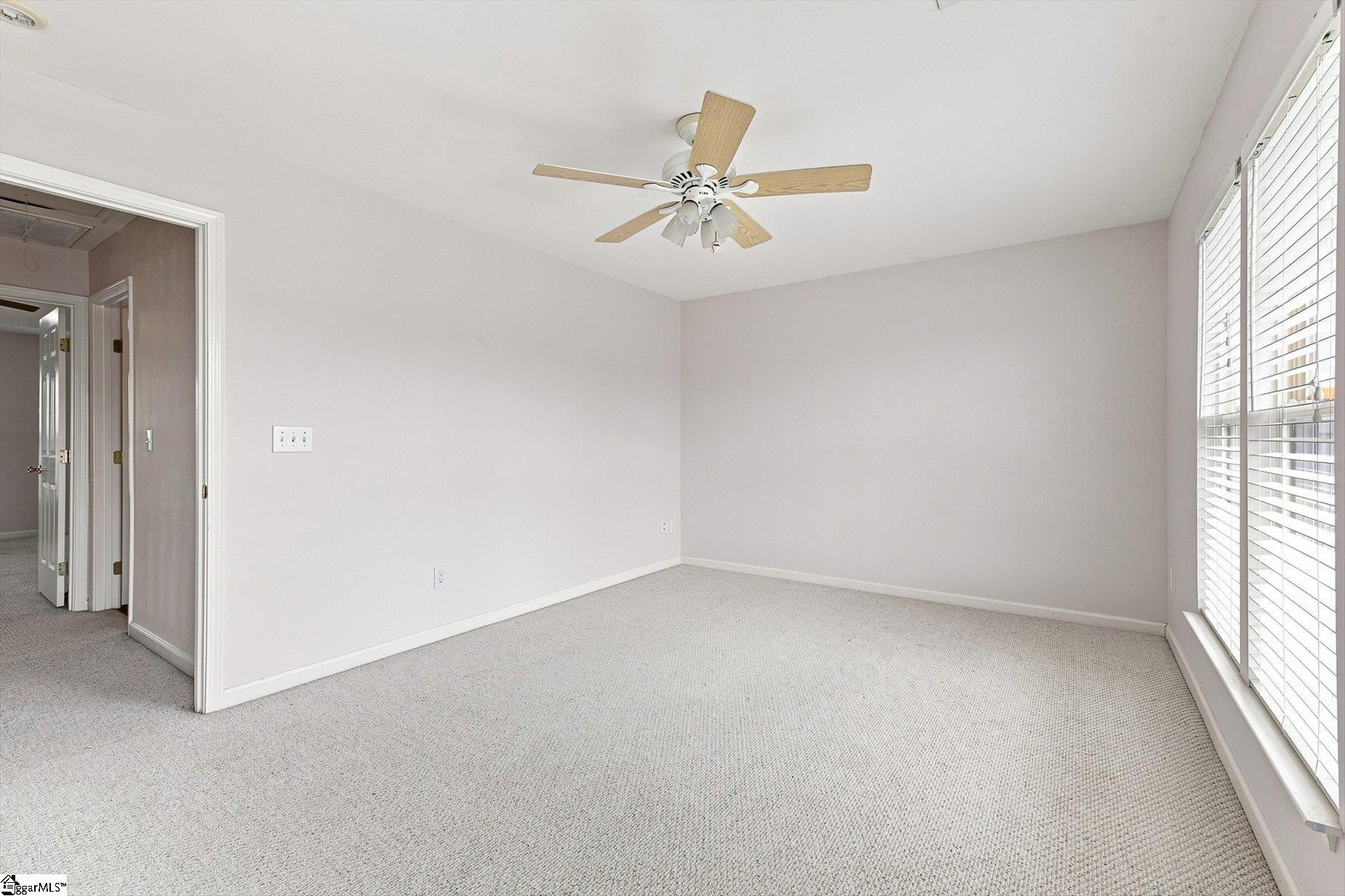 154 Spring Crossing Circle Property Photo 28