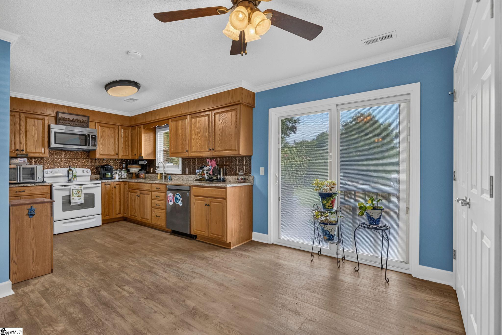 1660 Holly Springs Road Property Photo 7