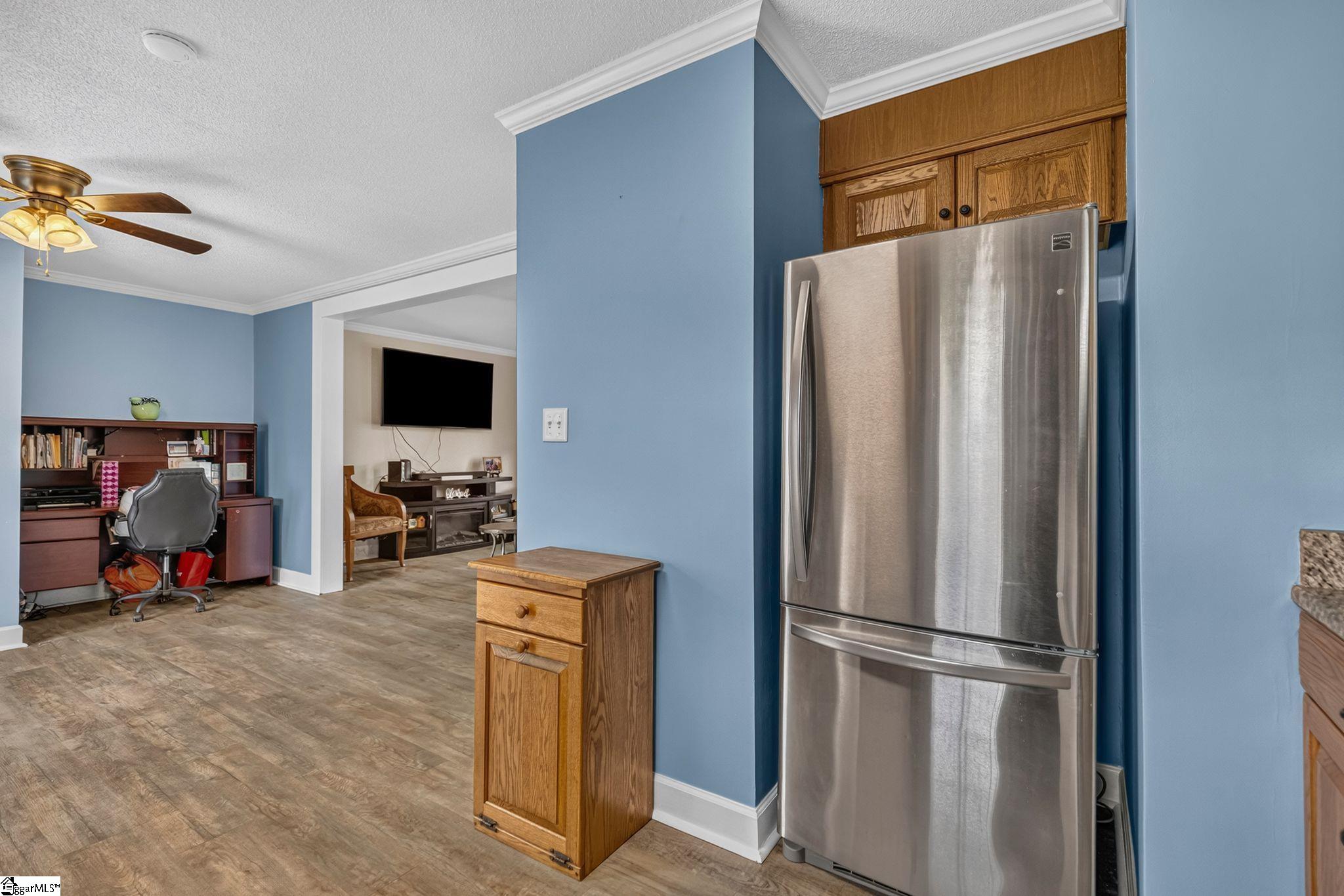 1660 Holly Springs Road Property Photo 8
