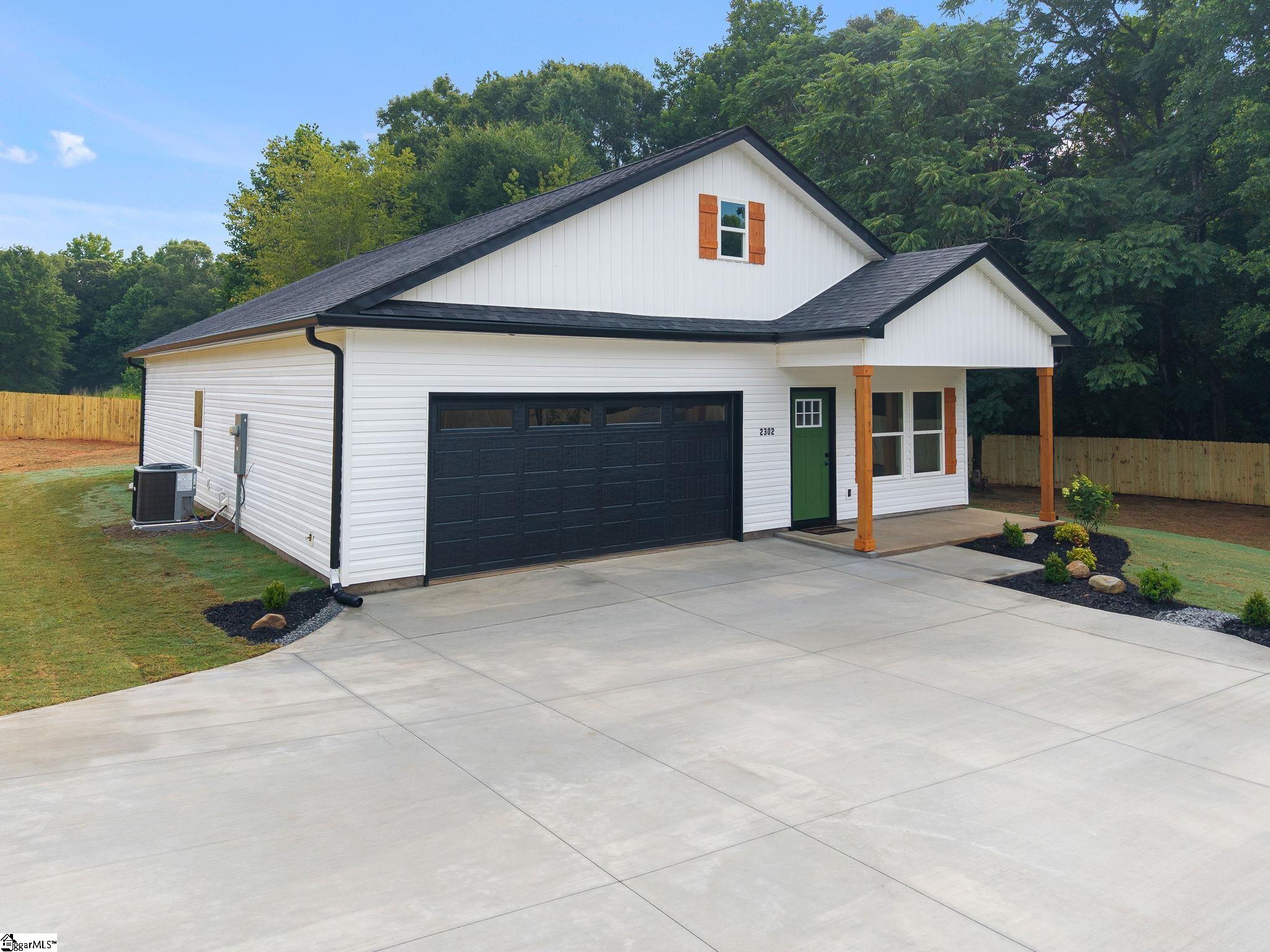 2302 Old Spartanburg Highway Property Photo 2