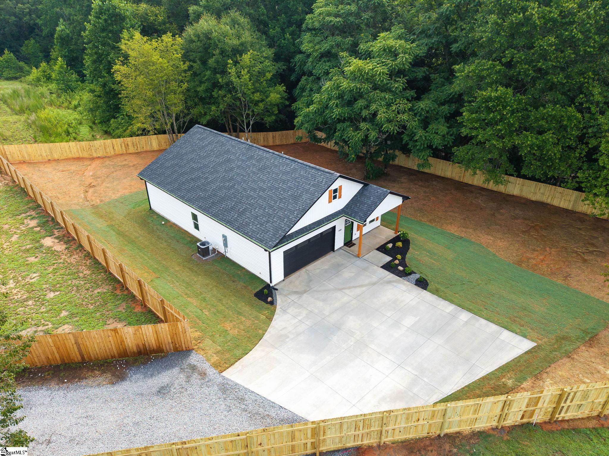 2302 Old Spartanburg Highway Property Photo 3