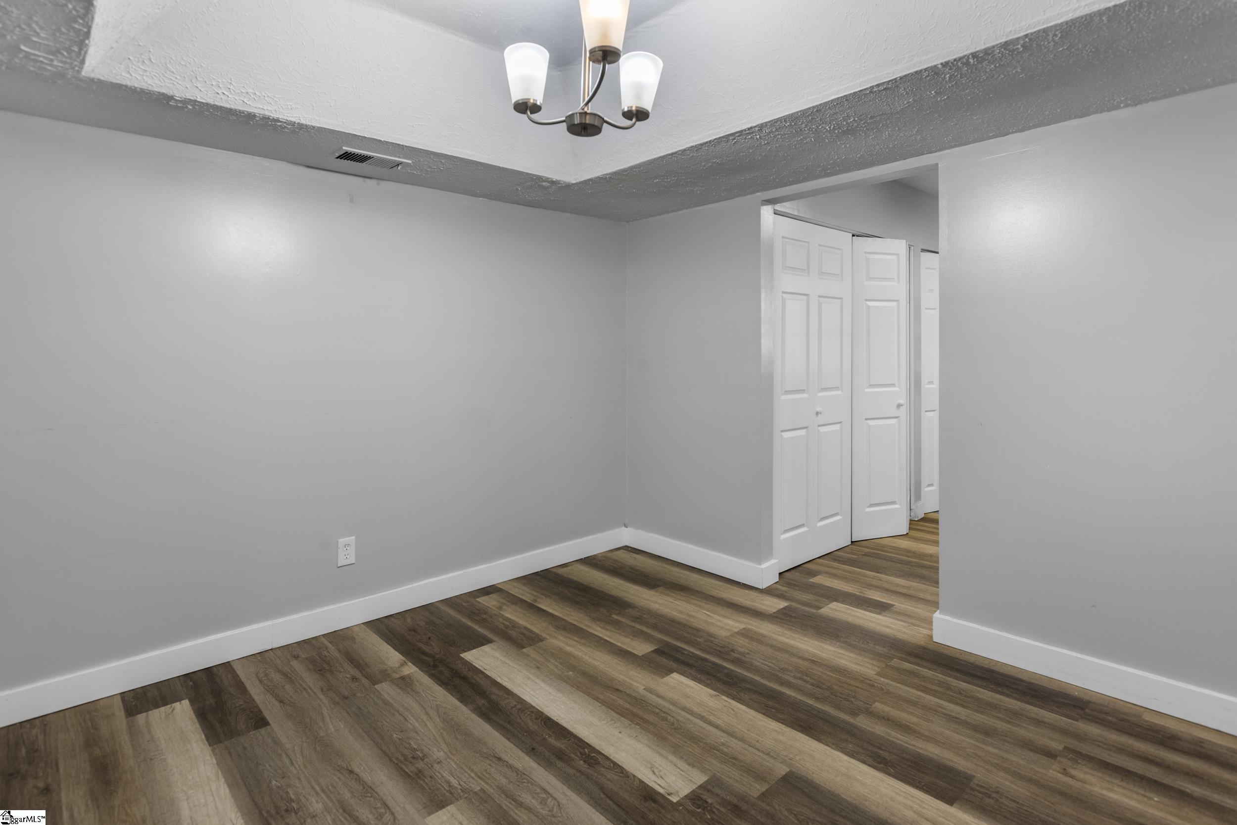 43 Summercreek Drive Property Photo 5