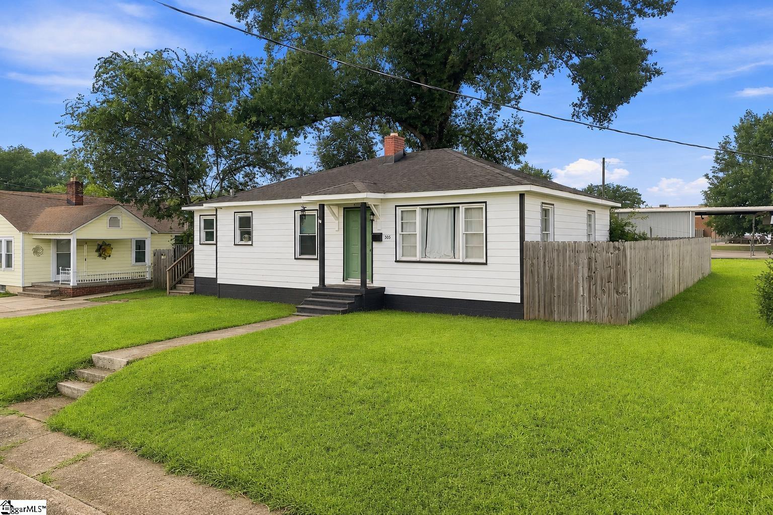 305 Poplar Street Property Photo 3