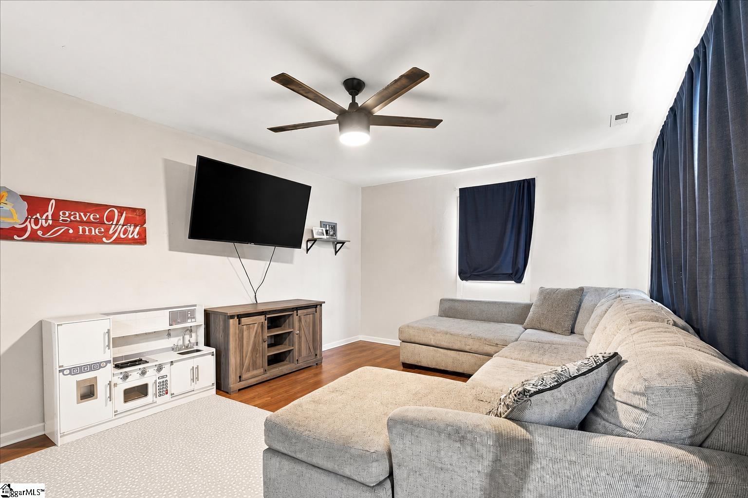 305 Poplar Street Property Photo 4