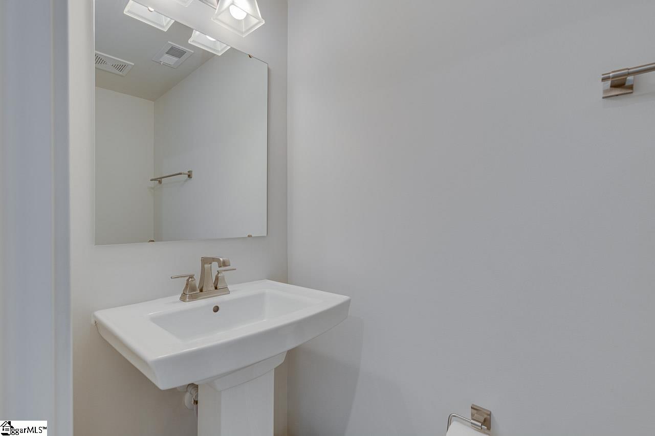 917 Leyburn Lane Property Photo 8