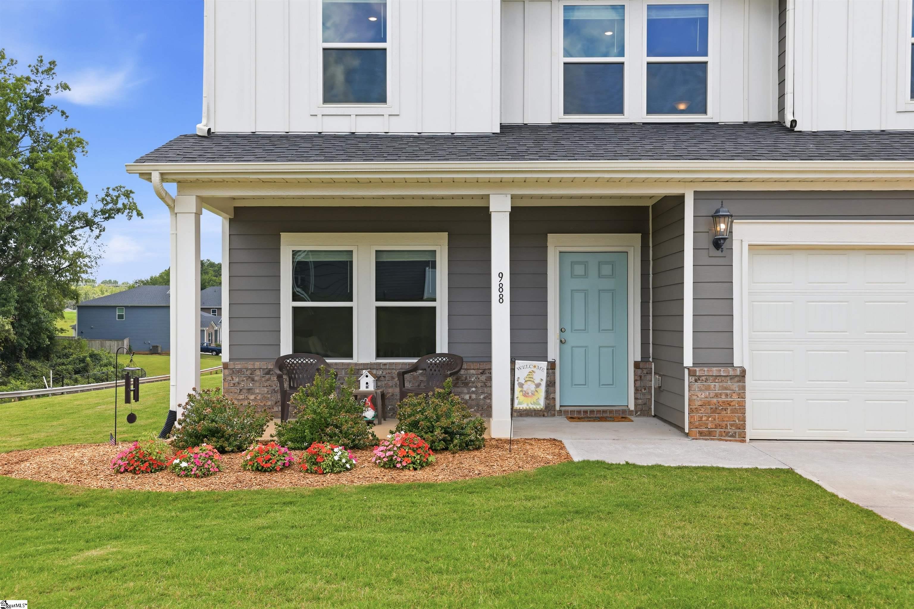 988 Burghley Circle Property Photo 4