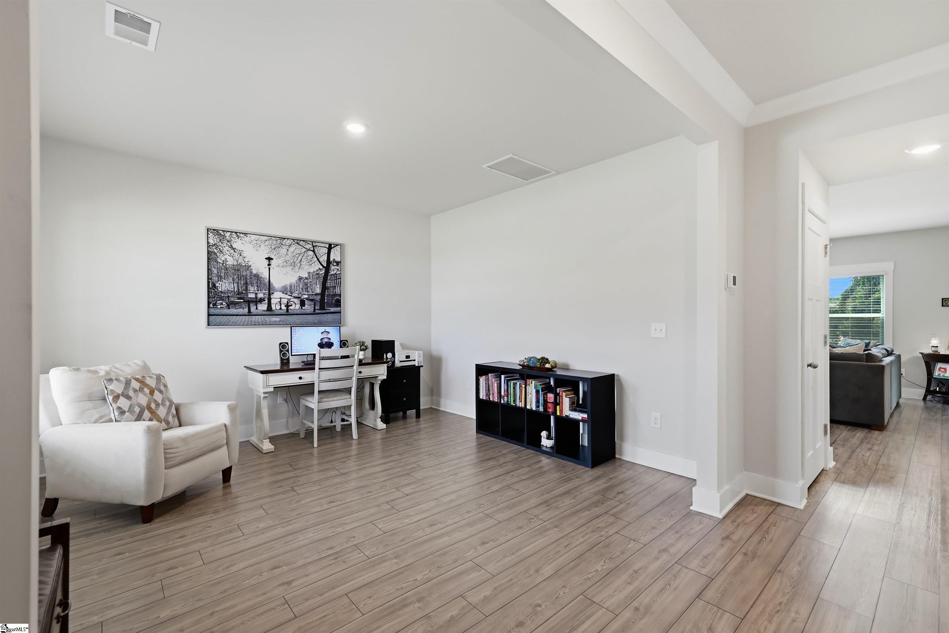 988 Burghley Circle Property Photo 6