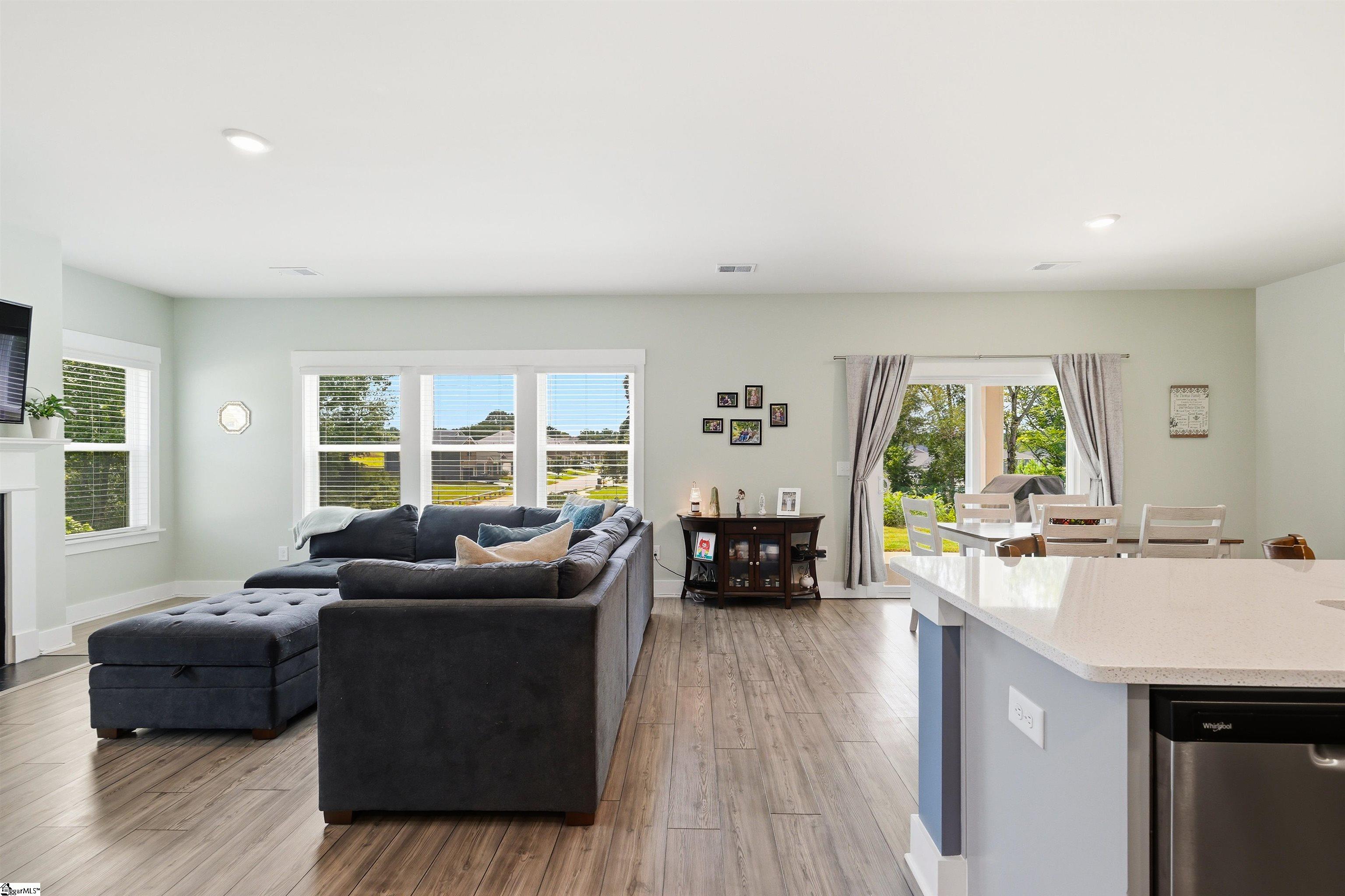 988 Burghley Circle Property Photo 8