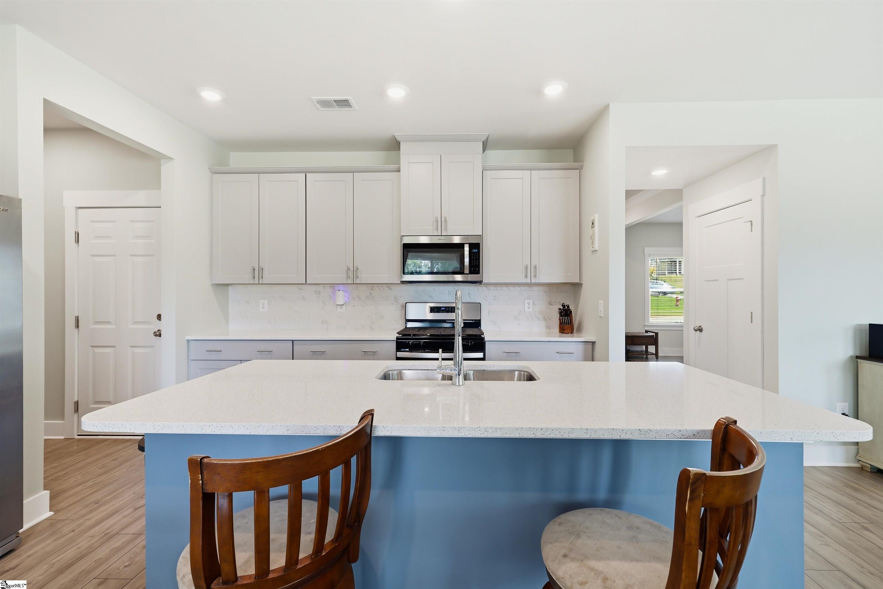 988 Burghley Circle Property Photo 13