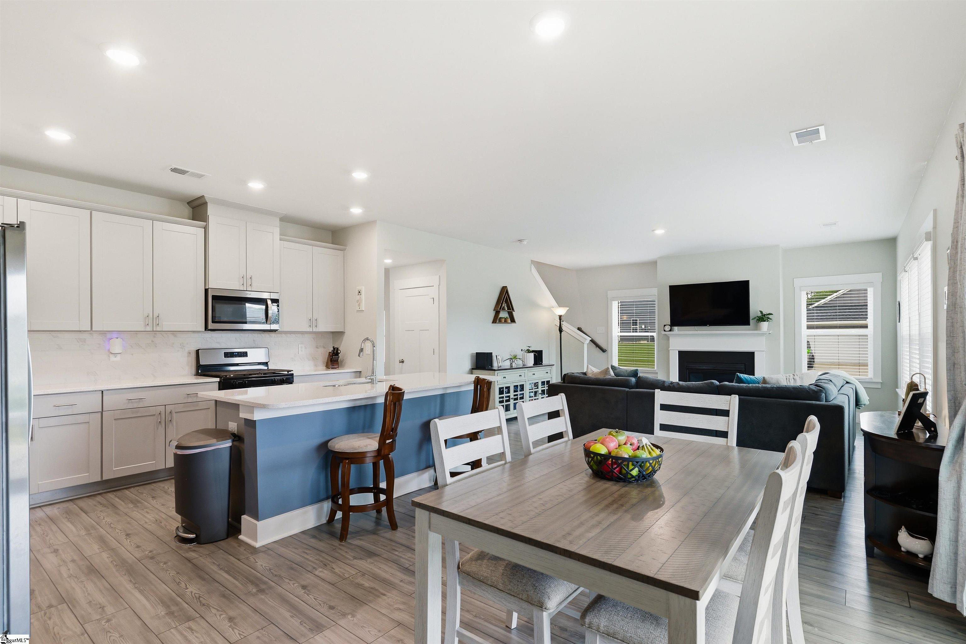 988 Burghley Circle Property Photo 17