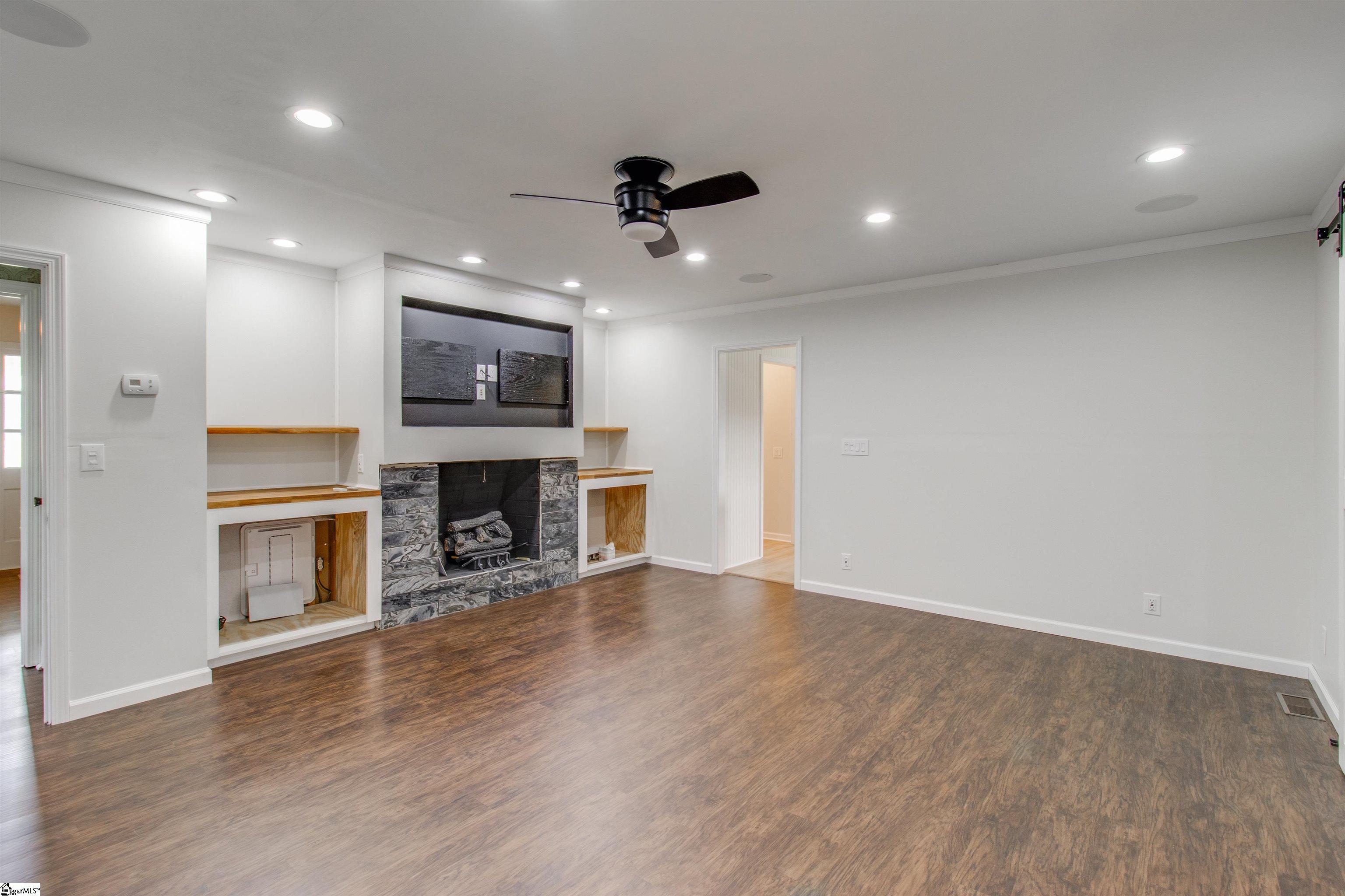 856 Neely Ferry Road Property Photo 4