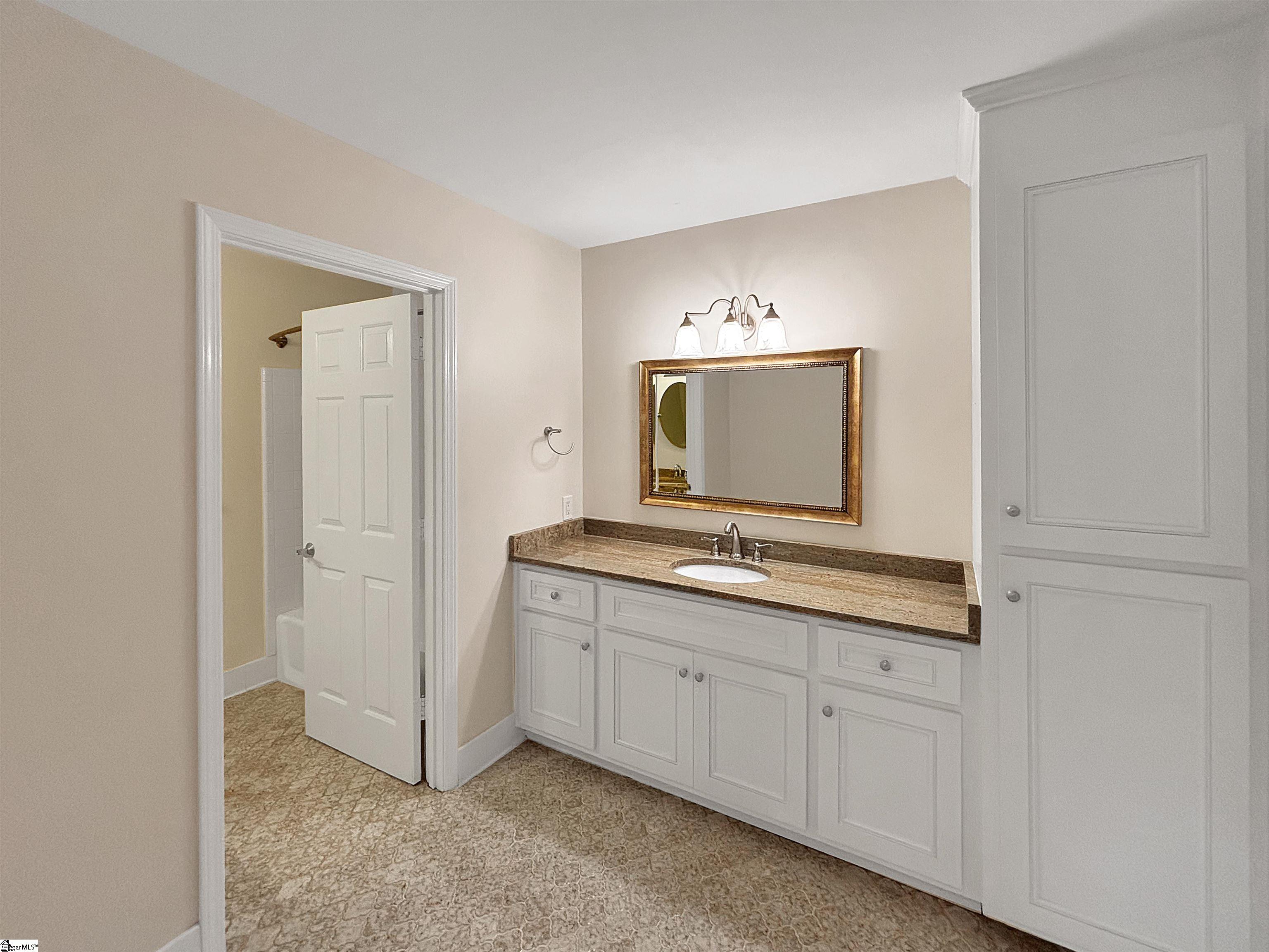 1600014 Property Photo 16