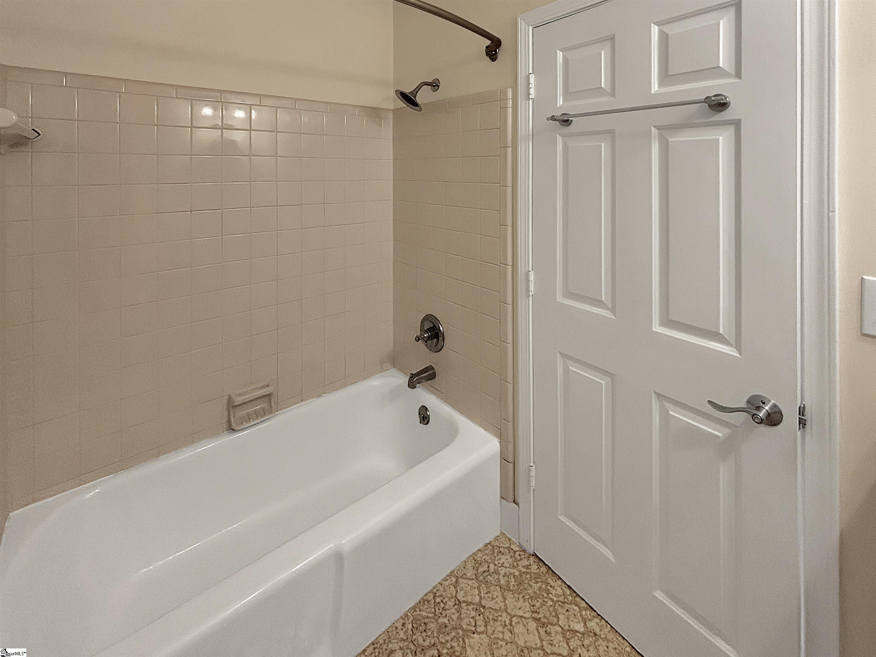 1600014 Property Photo 18