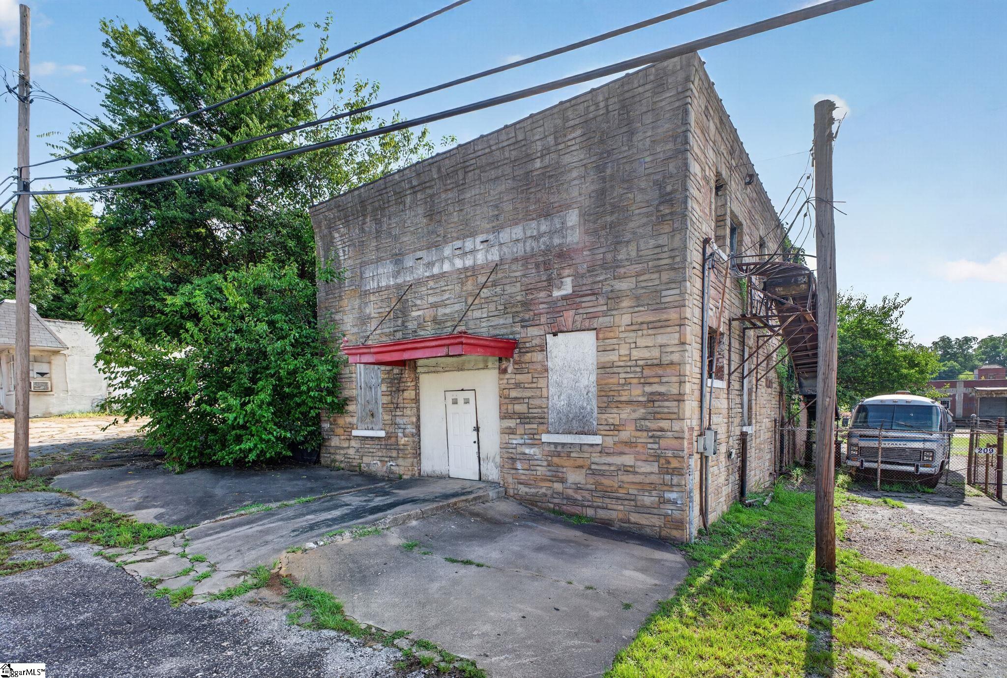 209 E Bramlett Road Property Photo 3