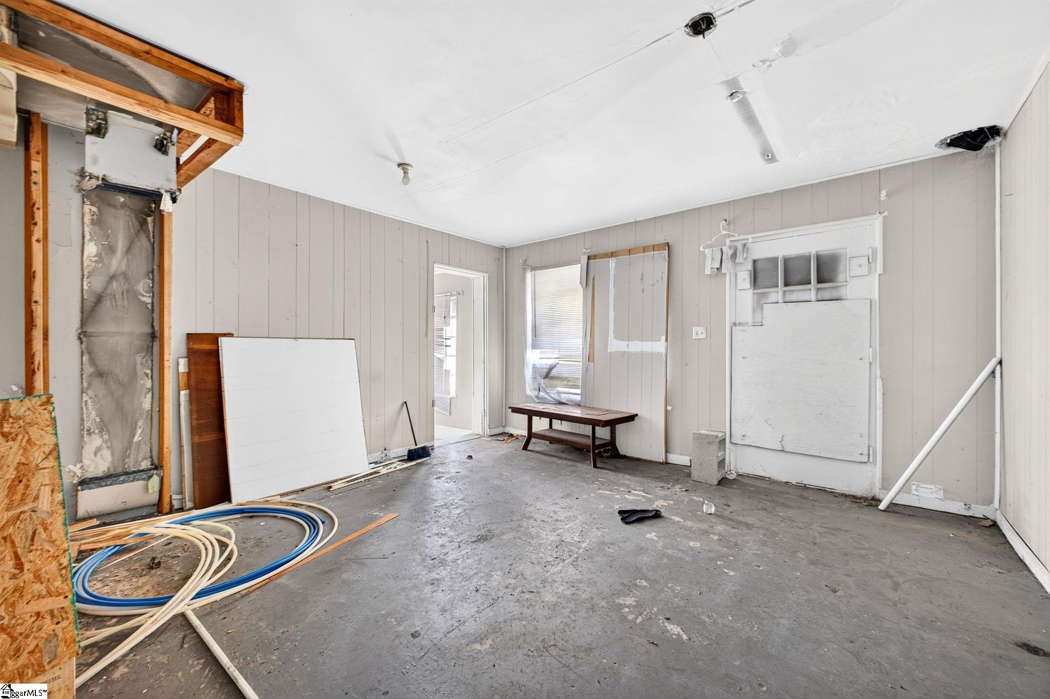 209 E Bramlett Road Property Photo 11