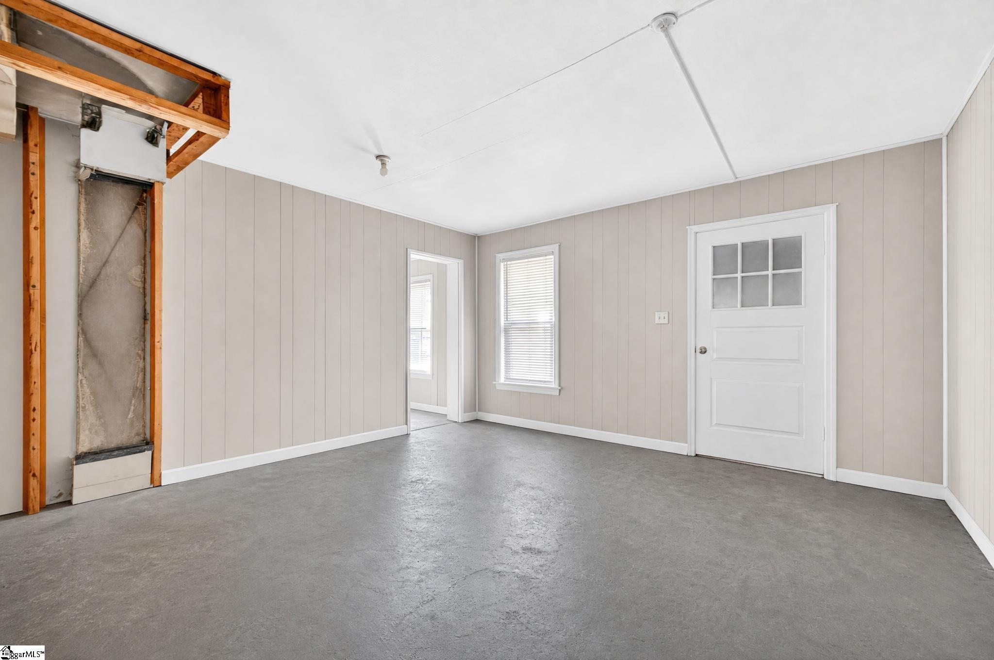 209 E Bramlett Road Property Photo 12