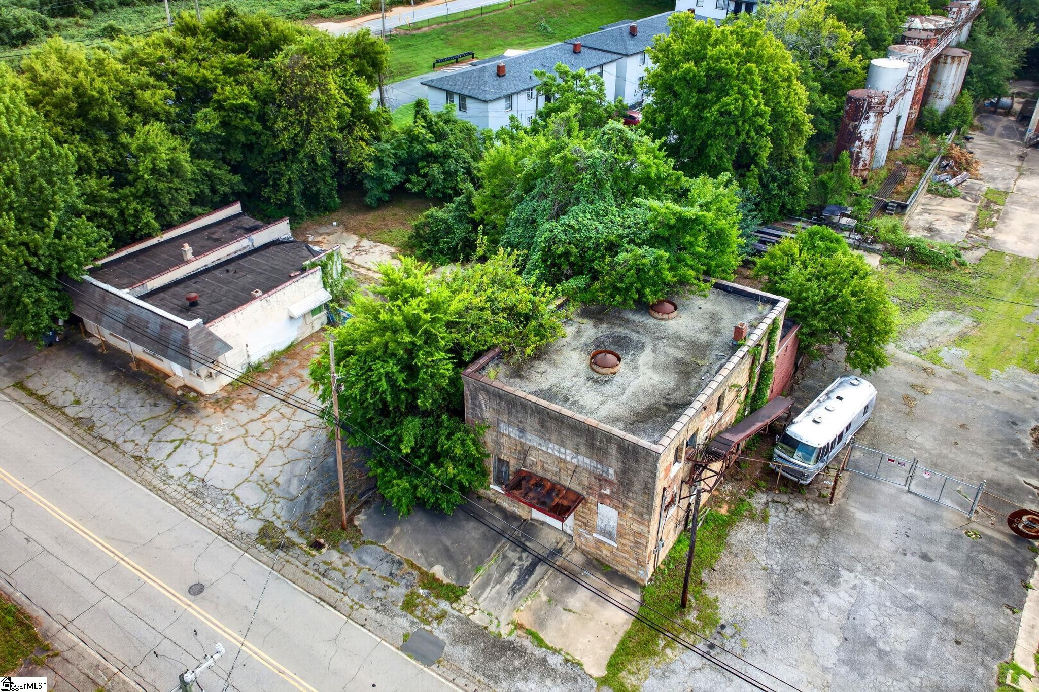 209 E Bramlett Road Property Photo 15