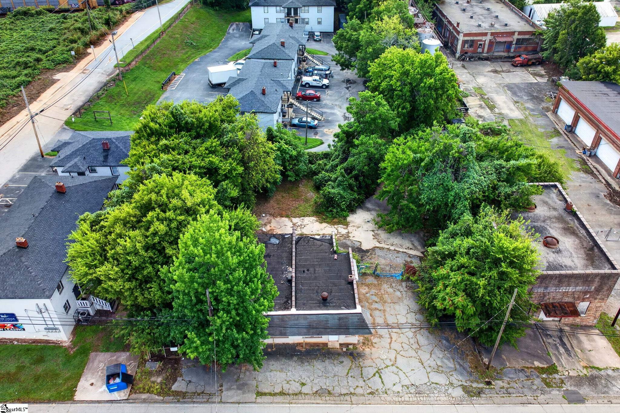 209 E Bramlett Road Property Photo 16