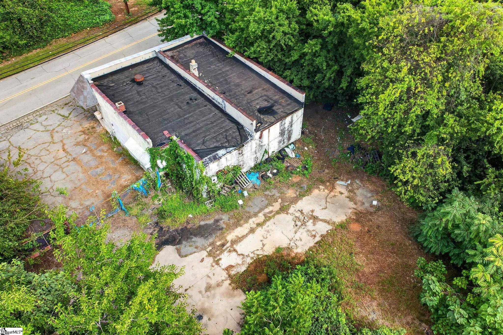 209 E Bramlett Road Property Photo 17