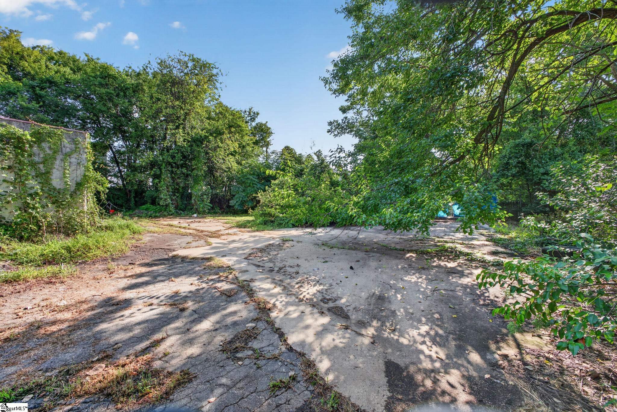 209 E Bramlett Road Property Photo 19