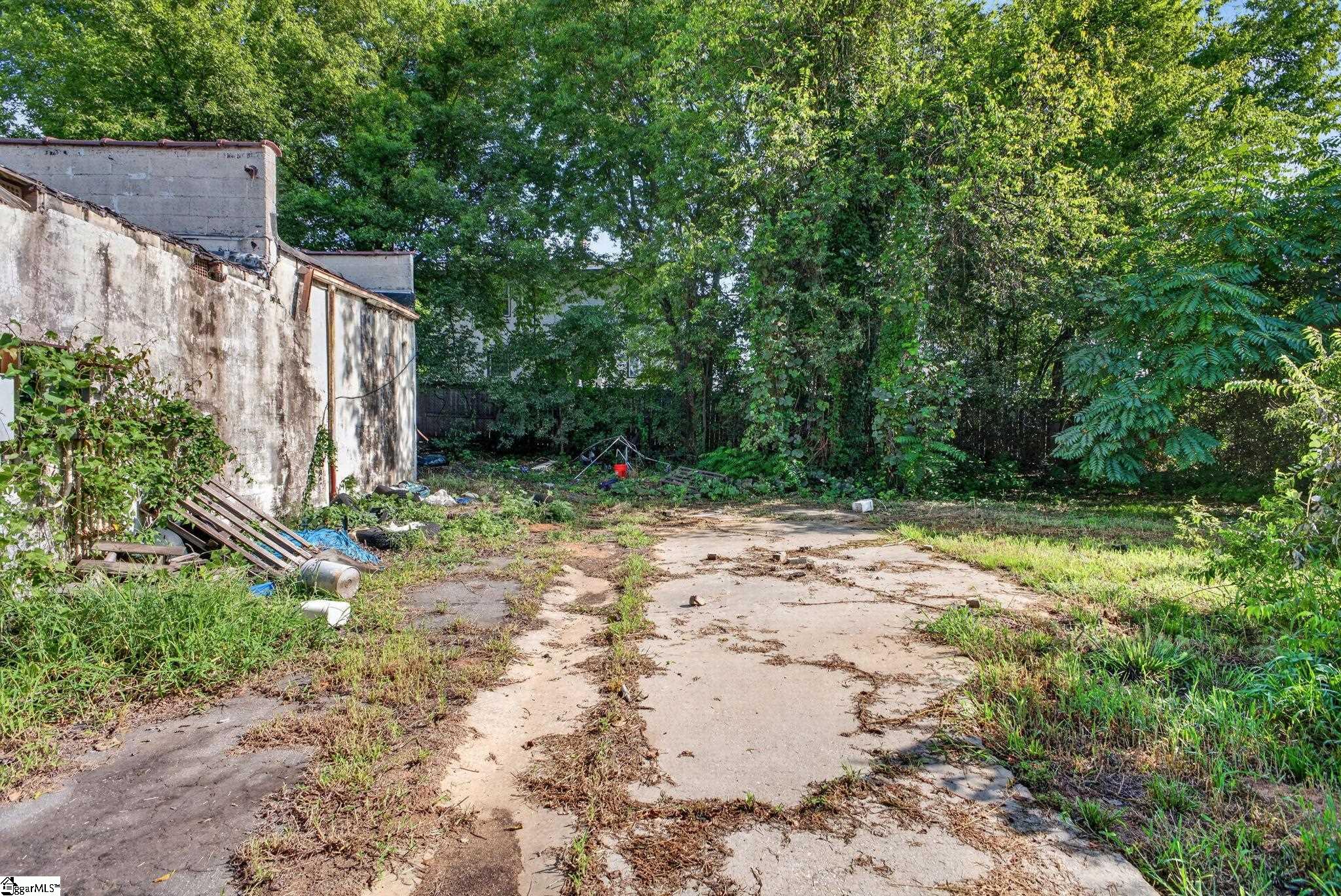 209 E Bramlett Road Property Photo 20