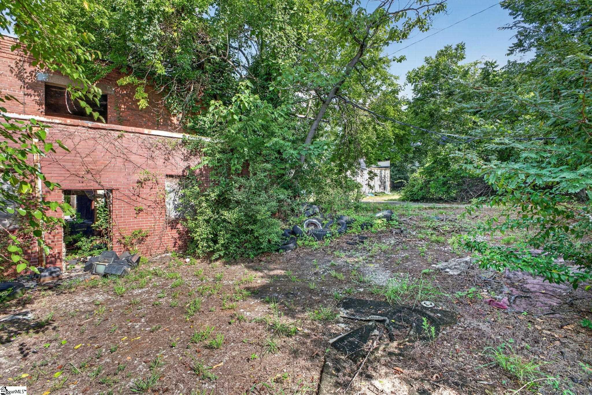 209 E Bramlett Road Property Photo 21