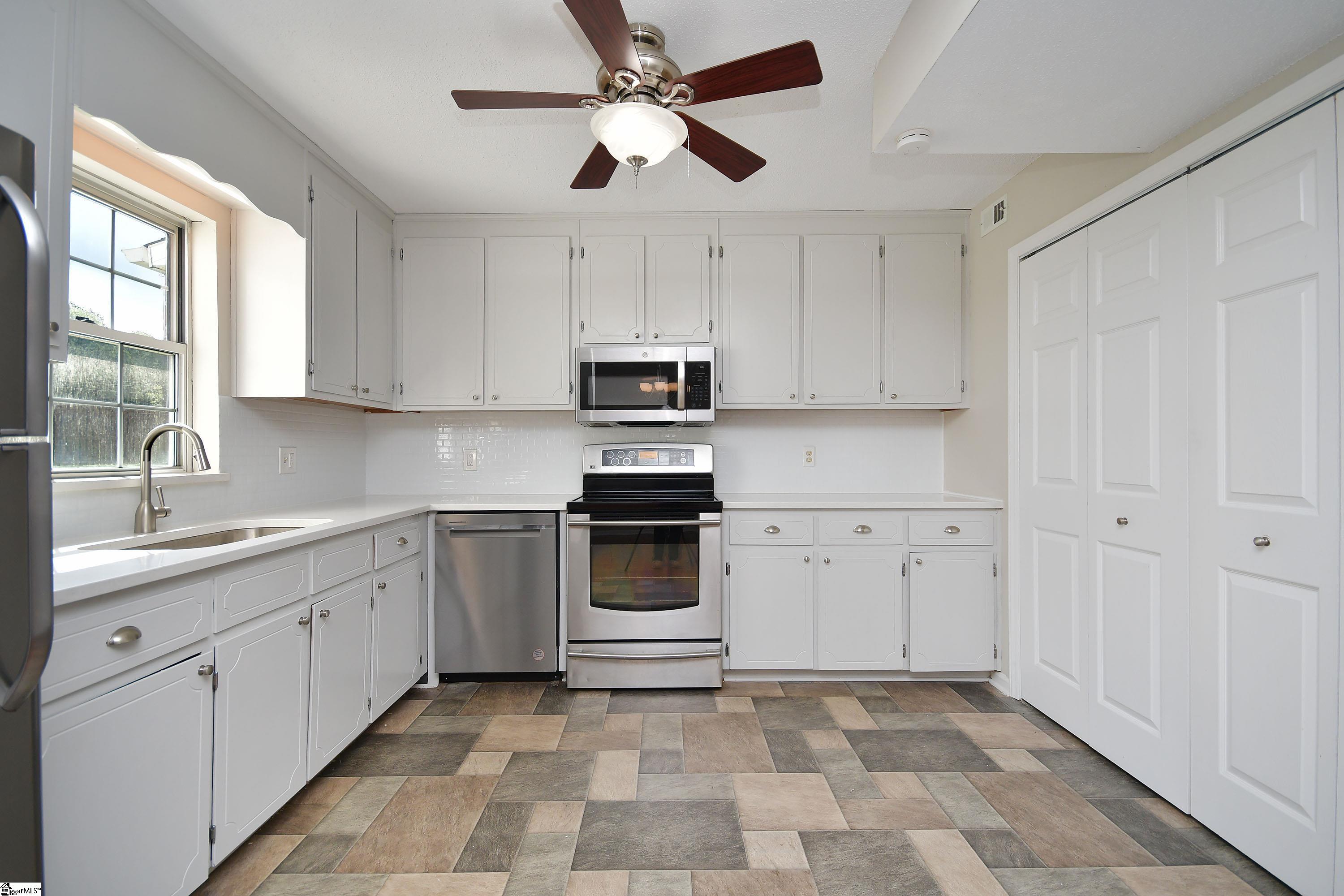 97 Jamestowne Way Property Photo 9