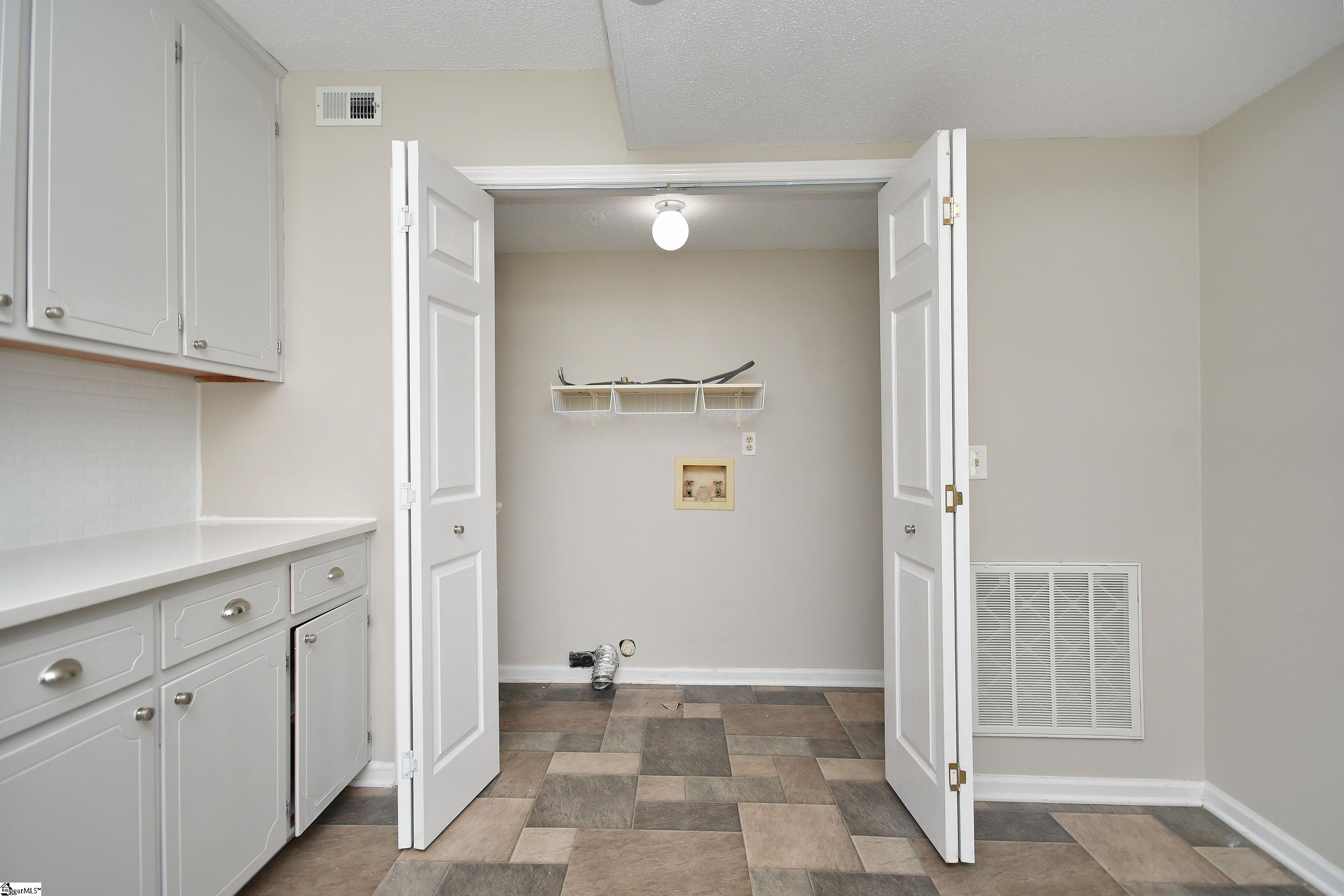 97 Jamestowne Way Property Photo 13