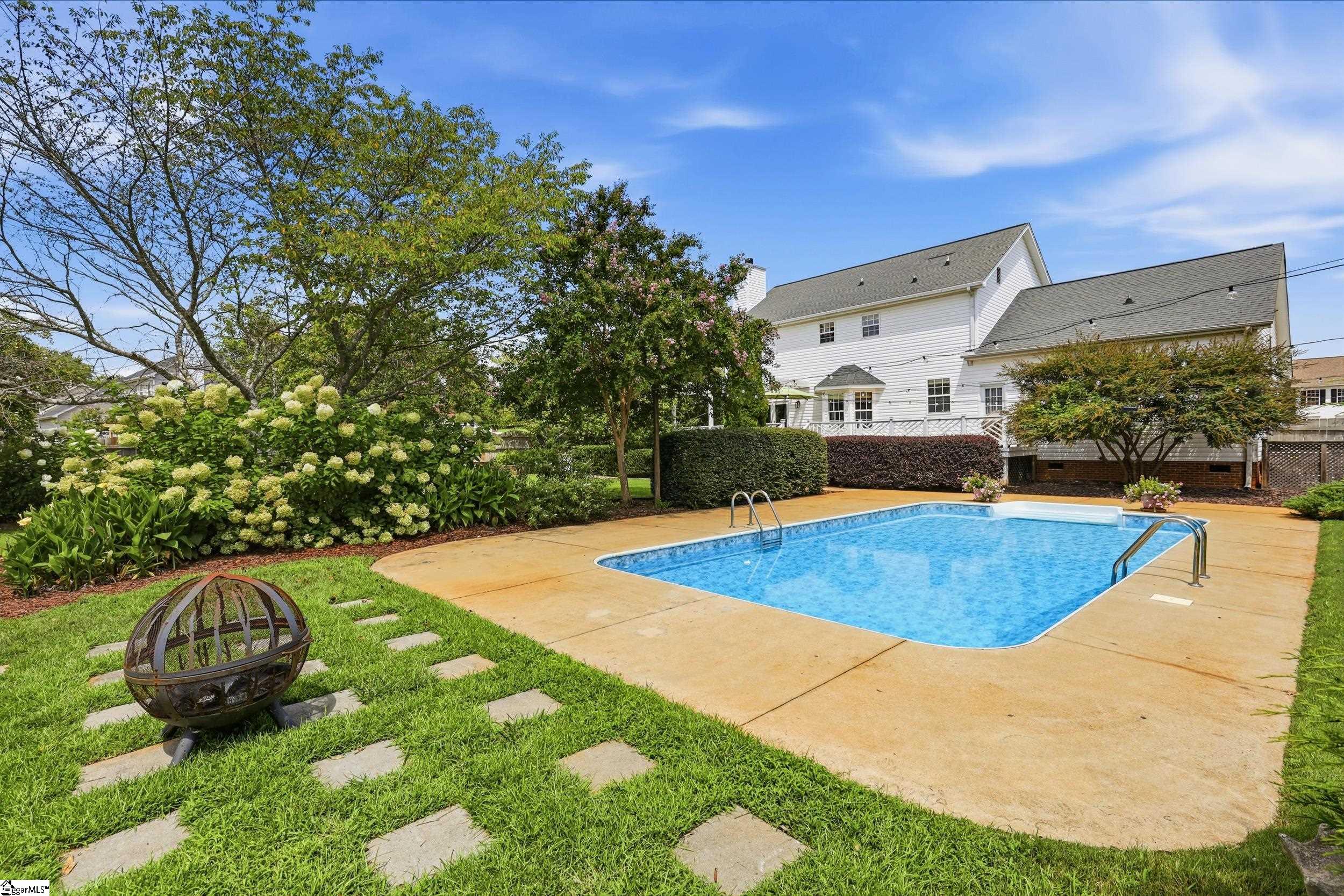 201 Saddlebred Drive Property Photo 3