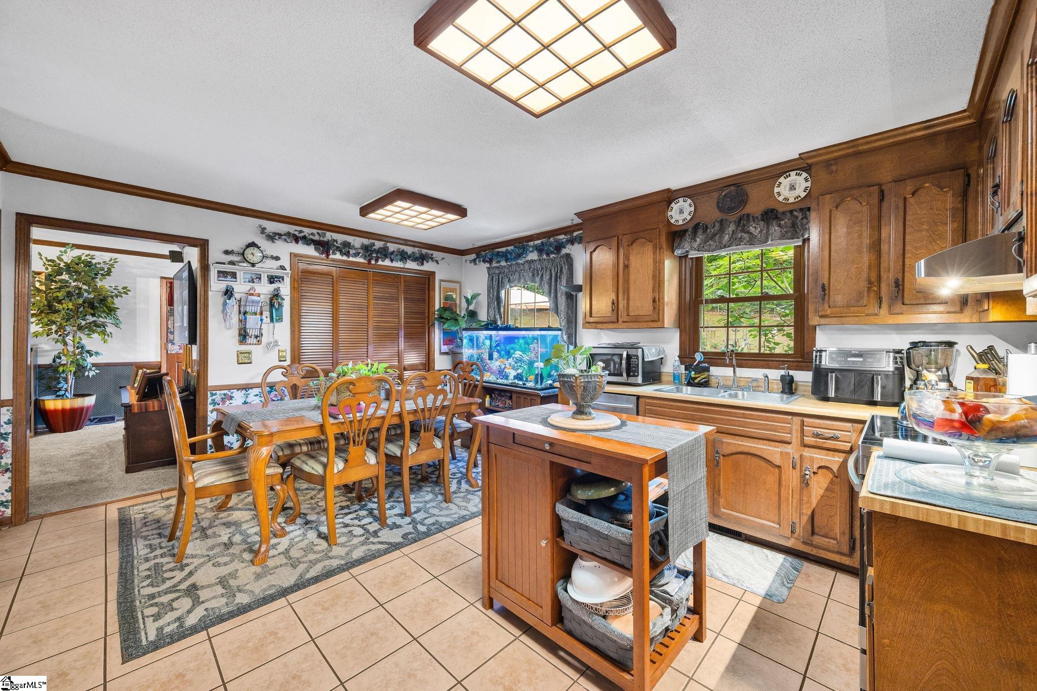 120 E Woodburn Drive Property Photo 8