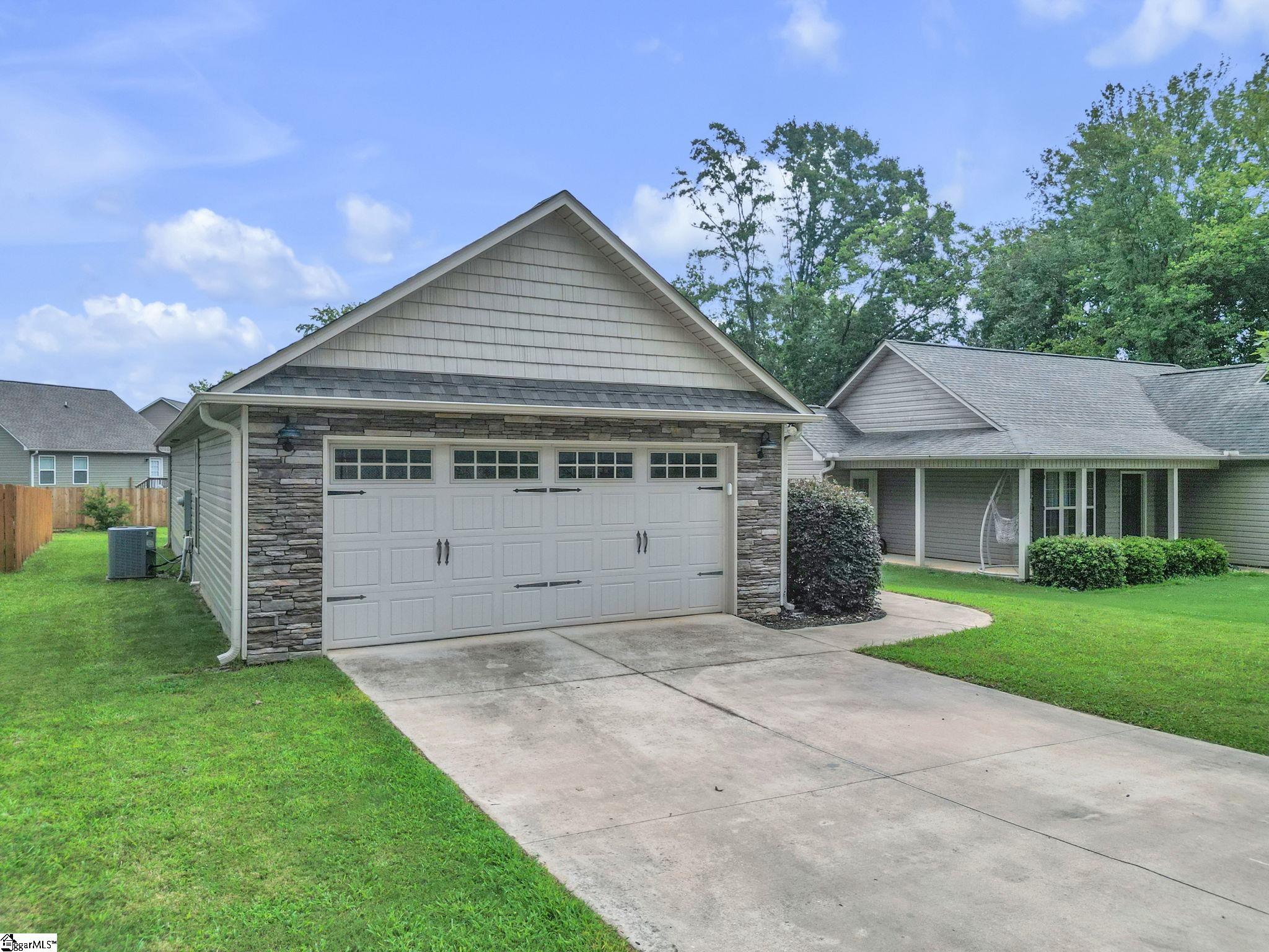 206 Mabry Street Property Photo 4