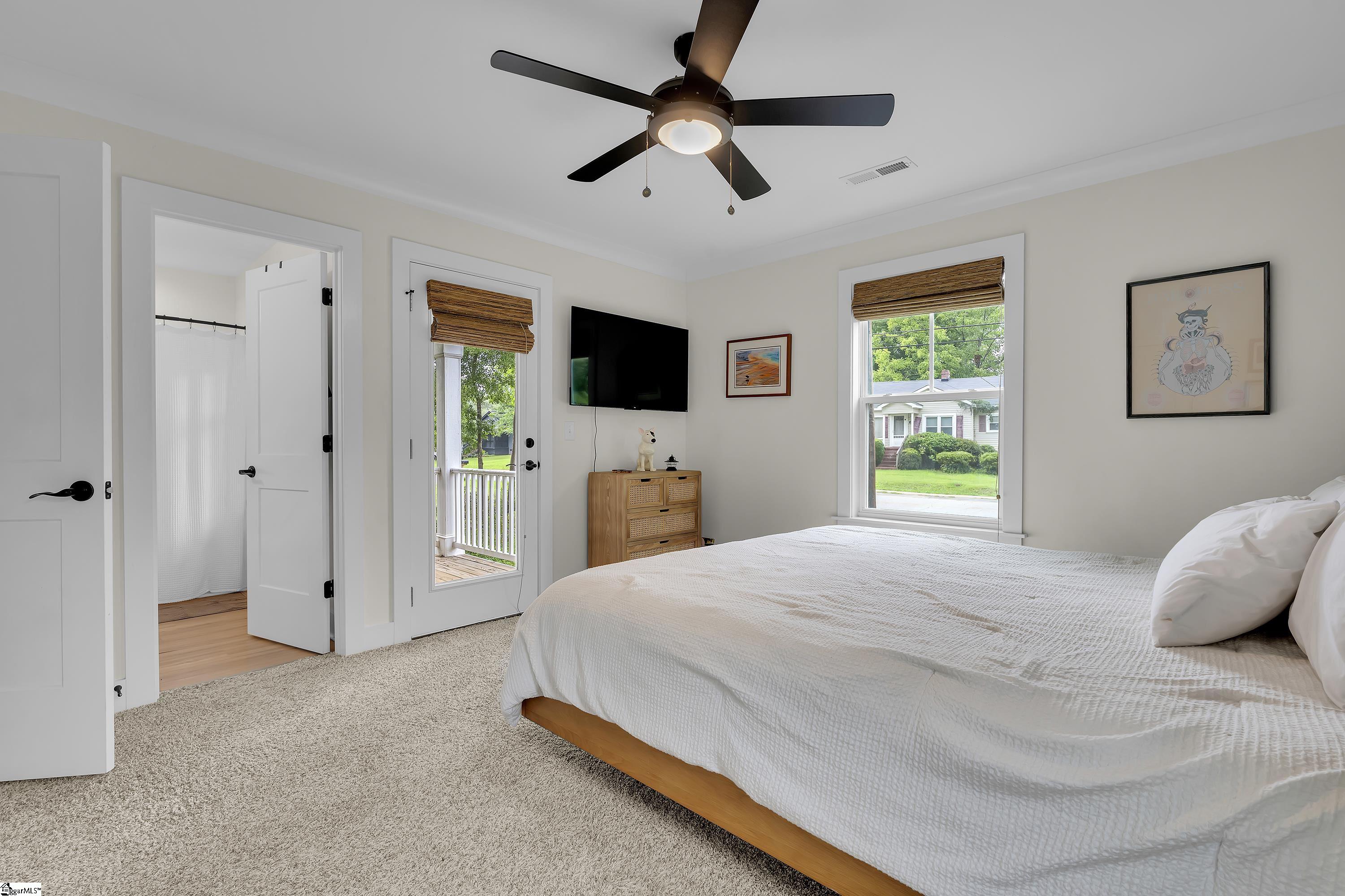 222 West Road Property Photo 10