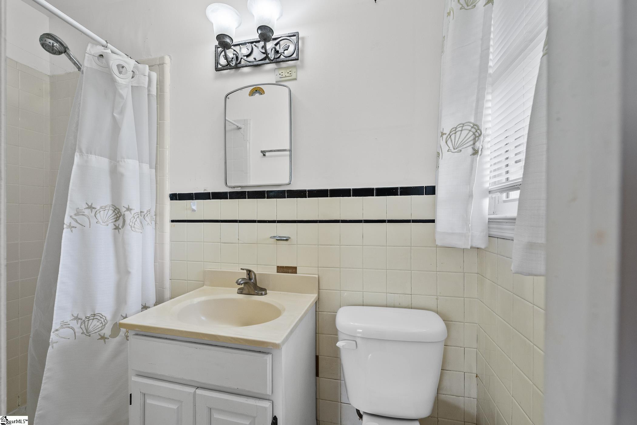 7011 White Horse Road Property Photo 12