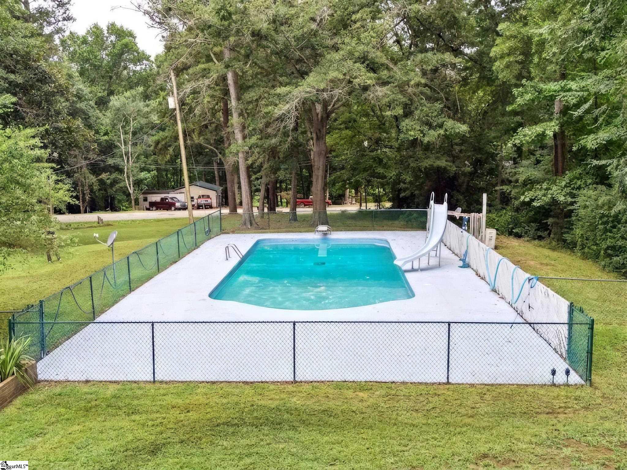 200 Sherwood Drive Property Photo 3