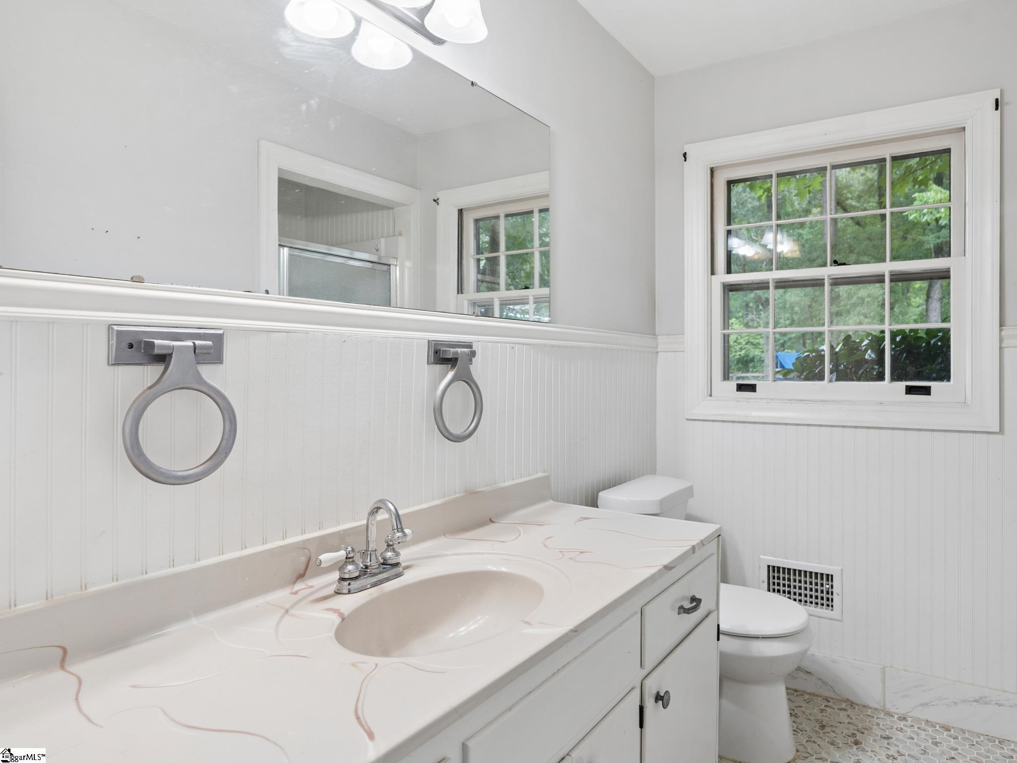 200 Sherwood Drive Property Photo 16