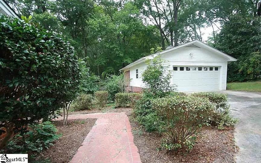 200 Sherwood Drive Property Photo 43