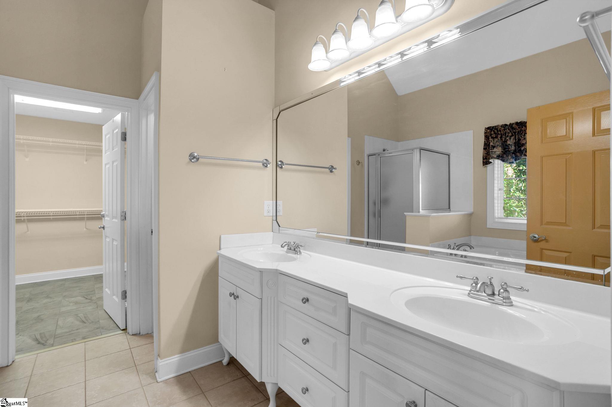 111 Clairewood Court Property Photo 27