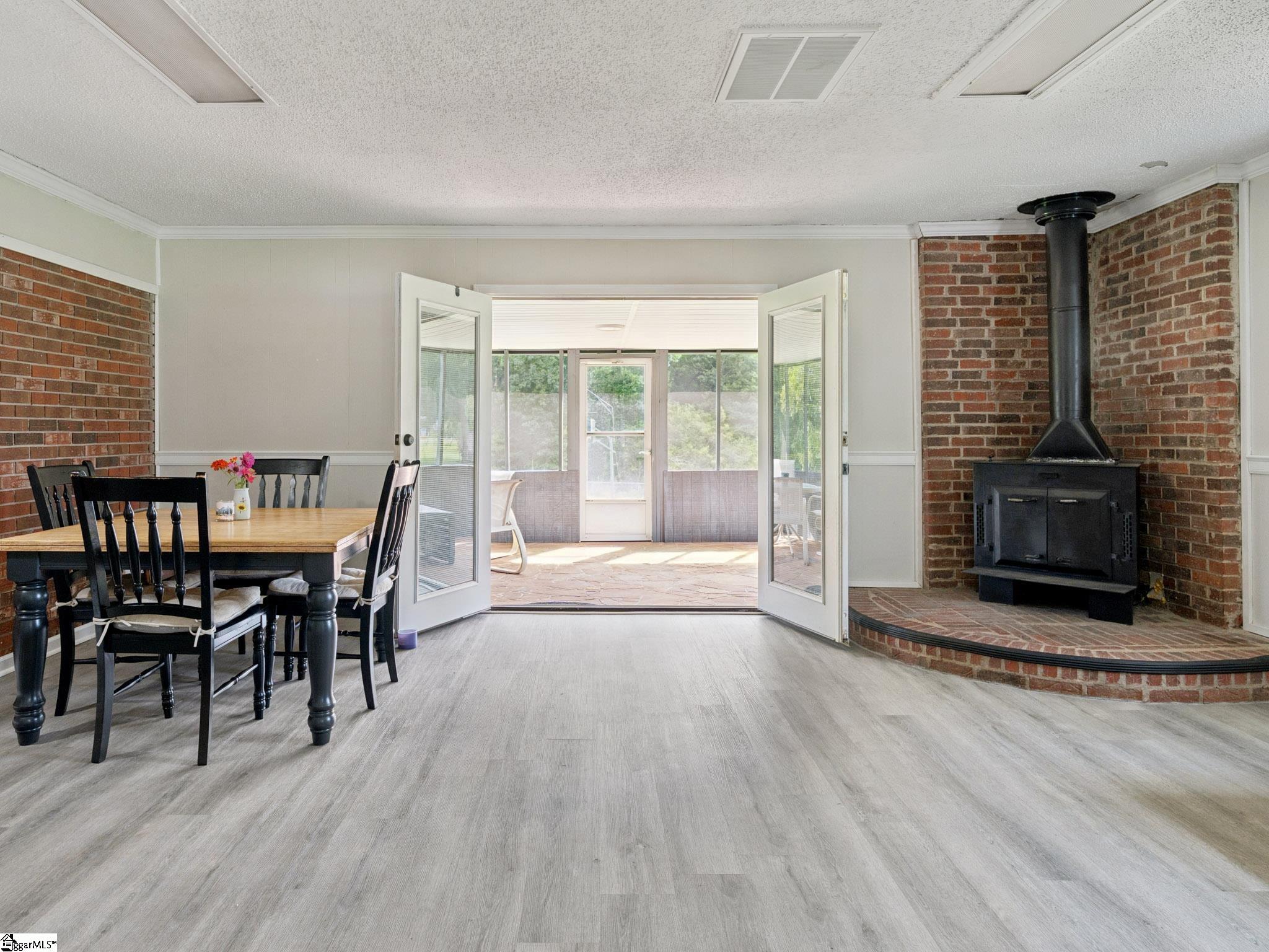 2740 Torrington Road Property Photo 3