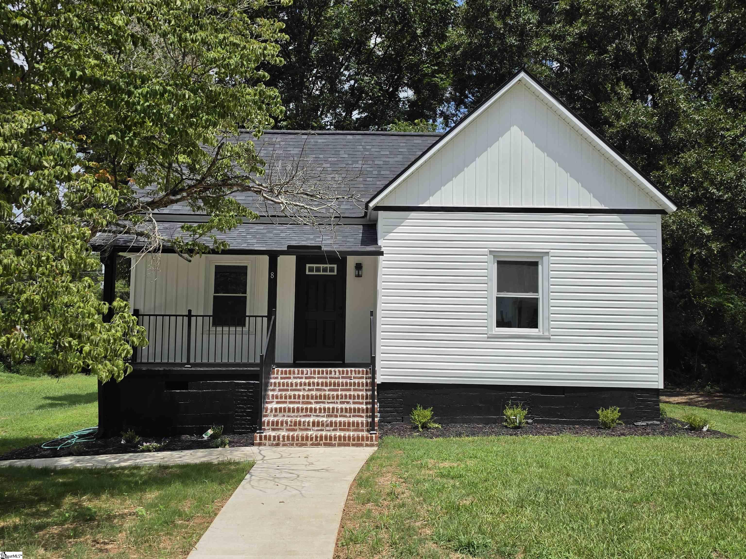 8 W First Street Property Photo 1