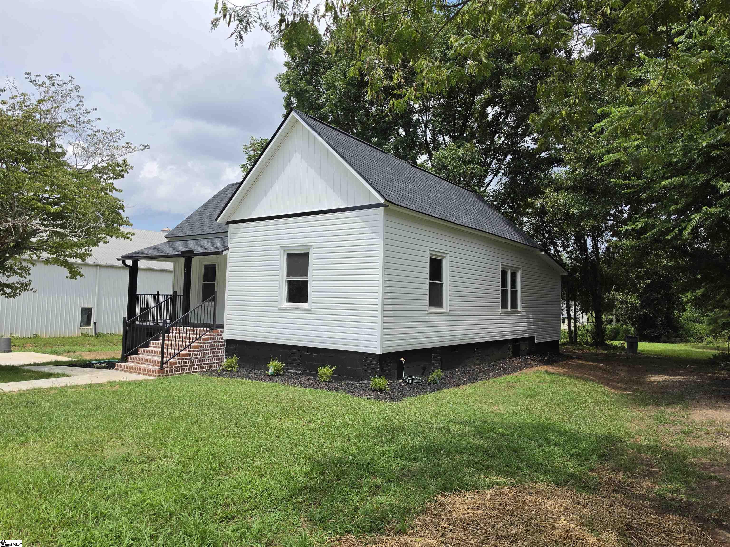 8 W First Street Property Photo 2