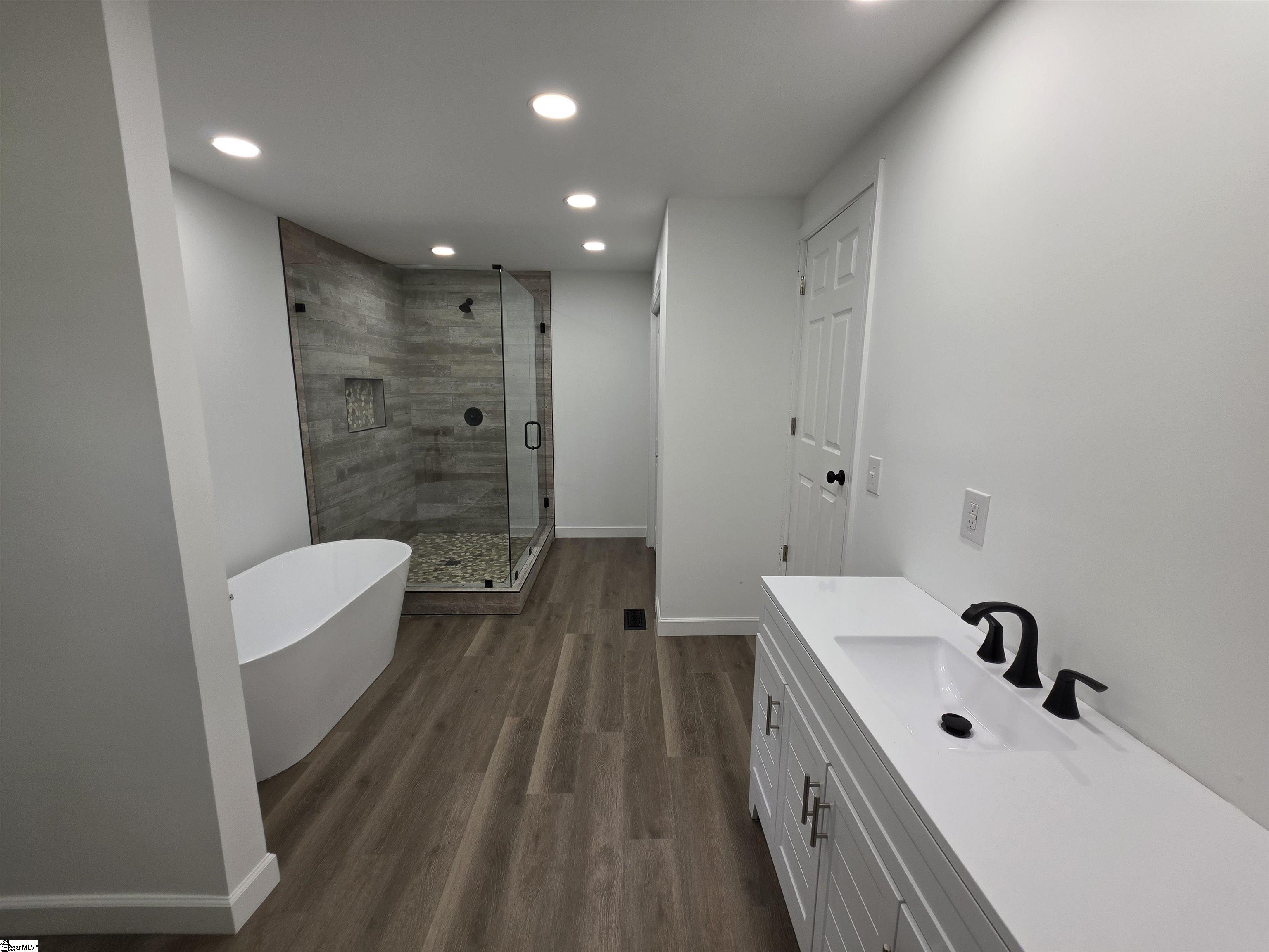 8 W First Street Property Photo 12