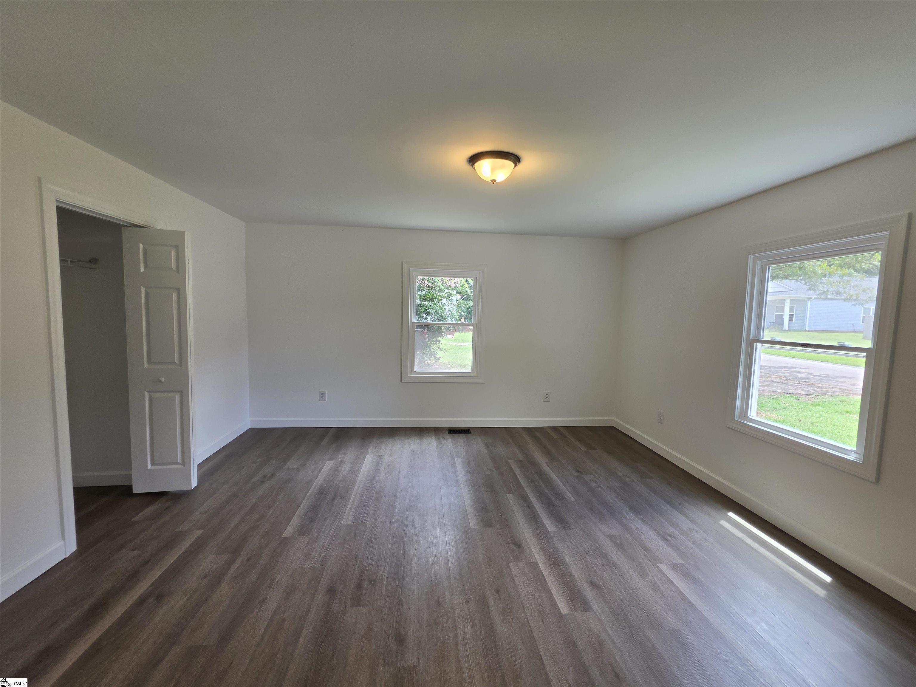 8 W First Street Property Photo 15