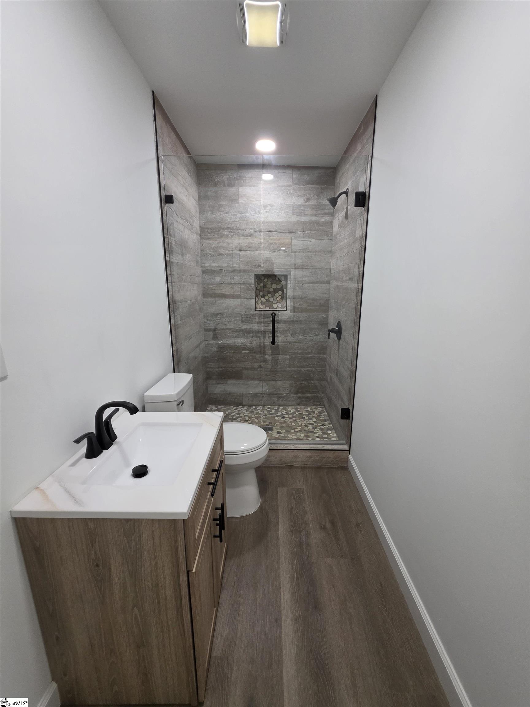 8 W First Street Property Photo 16