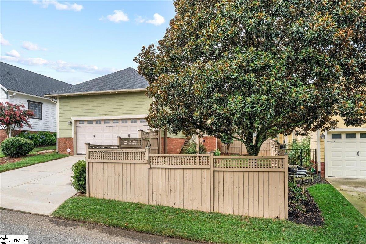 105 Lismore Street Property Photo 44