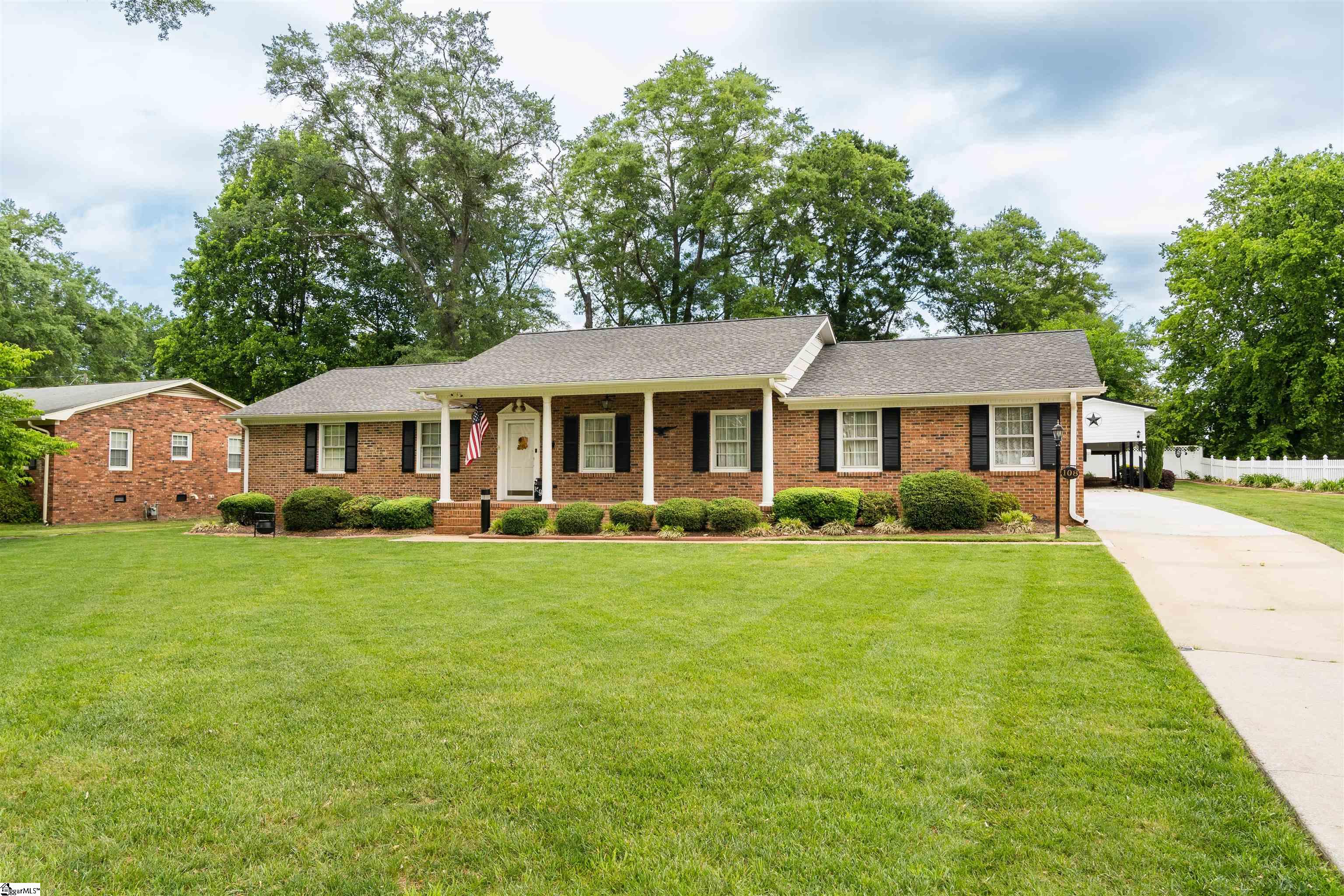 108 Ridgeway Drive Property Photo 1