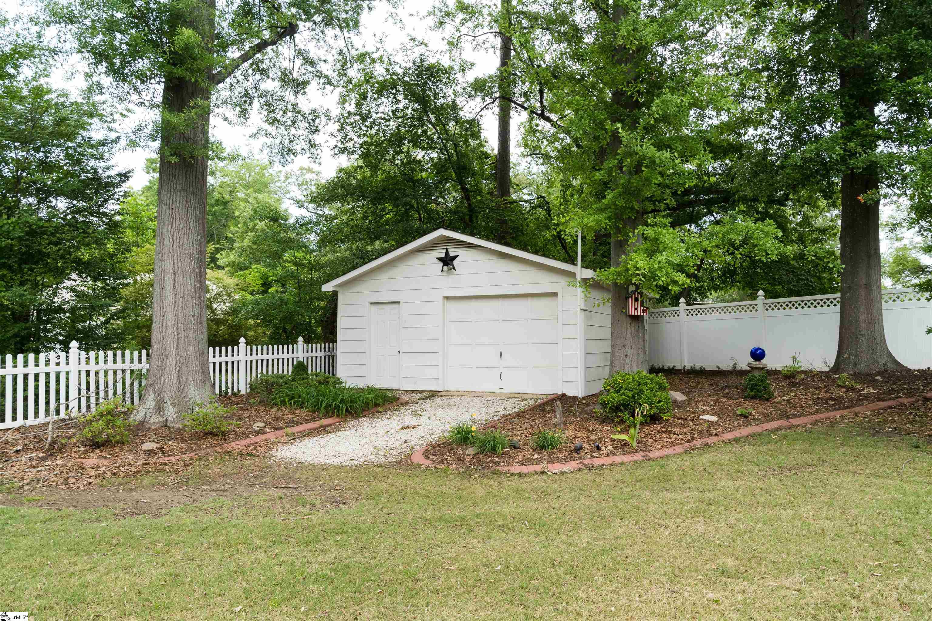 108 Ridgeway Drive Property Photo 29