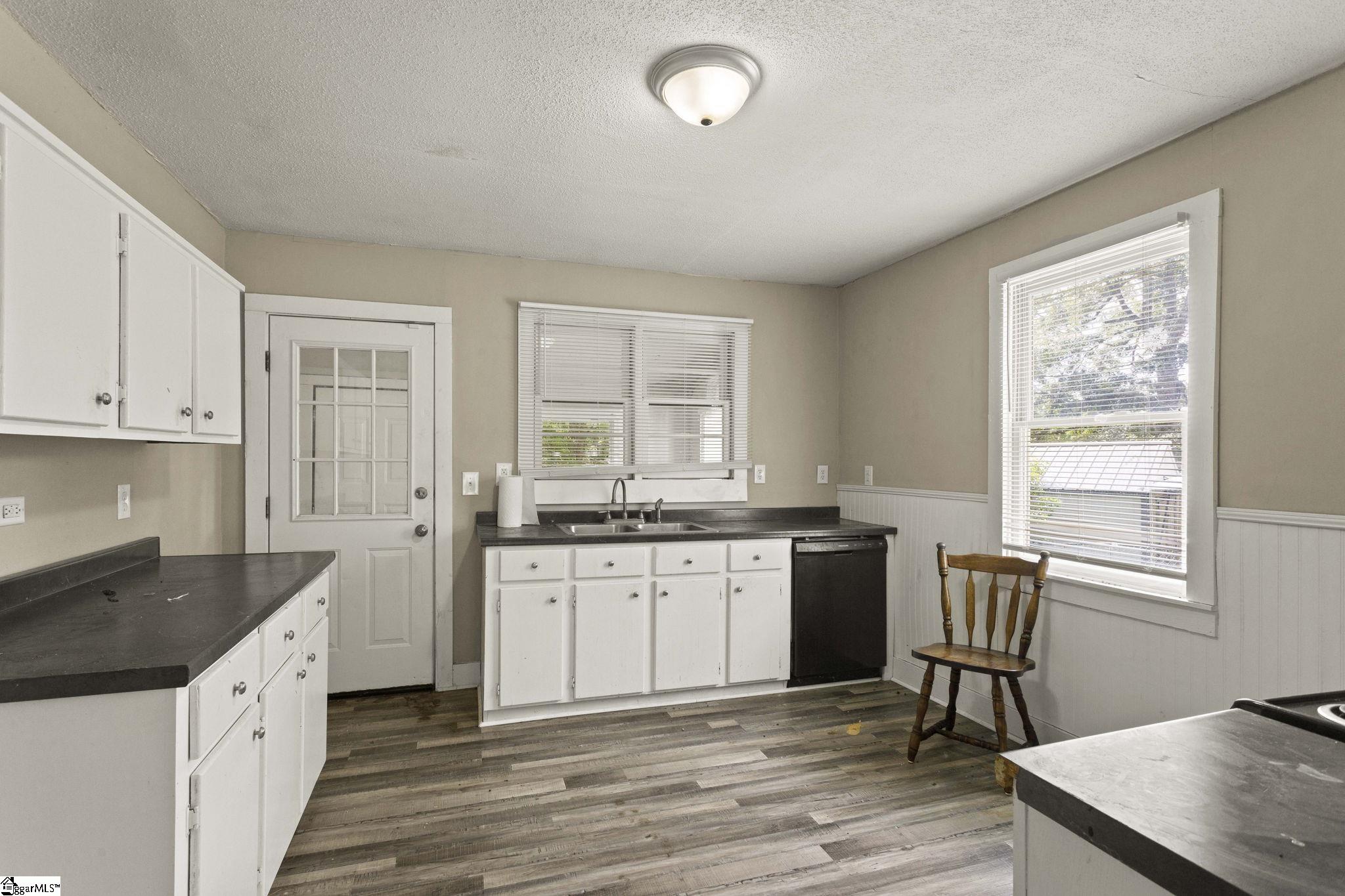 23 Black Street Property Photo 7