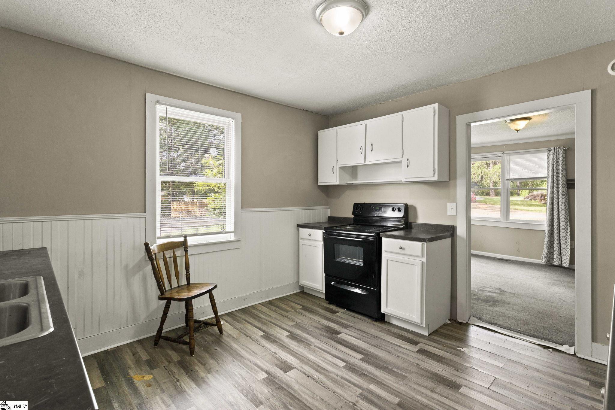 23 Black Street Property Photo 8