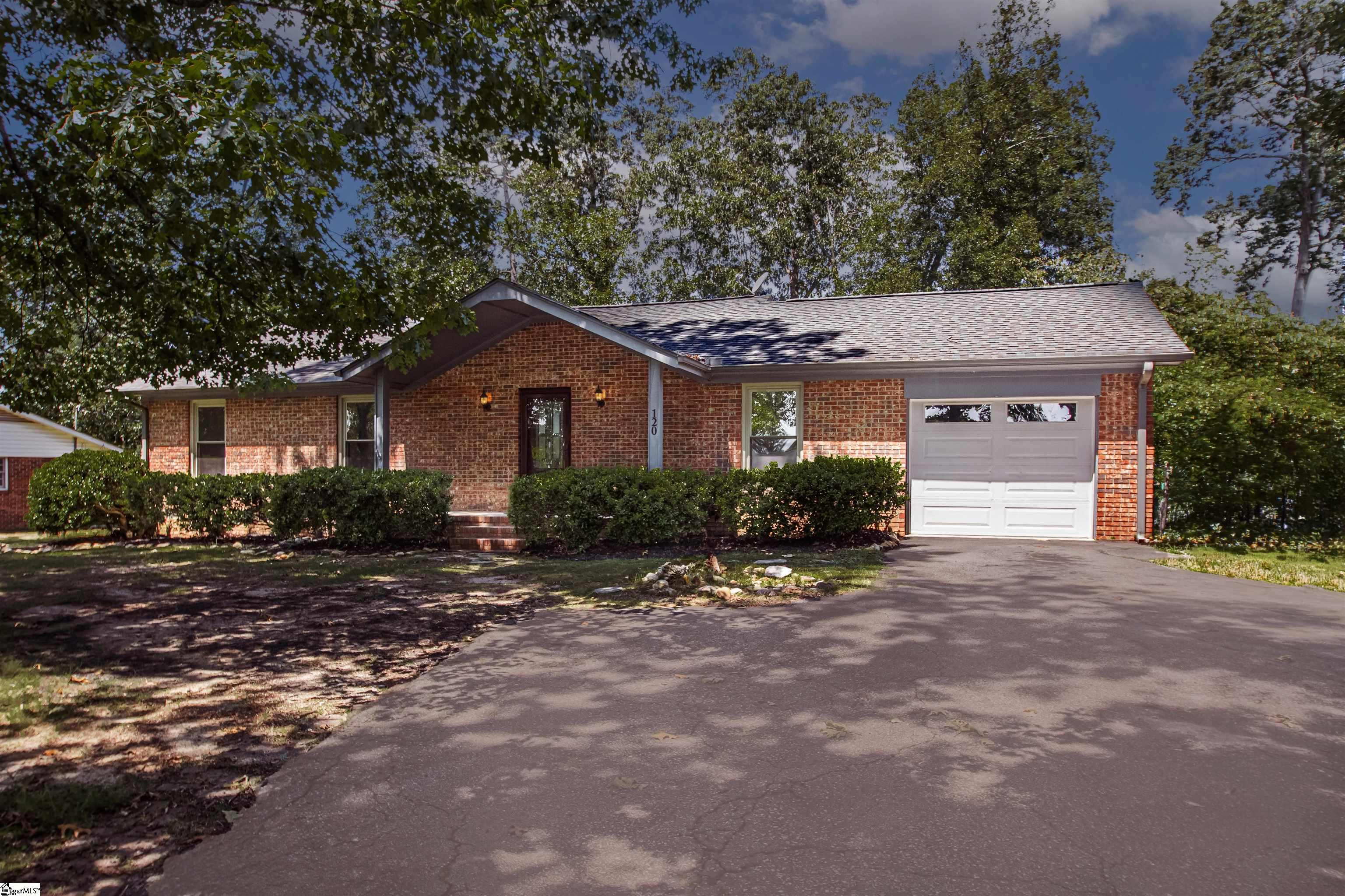 120 Pineview Drive Property Photo 1
